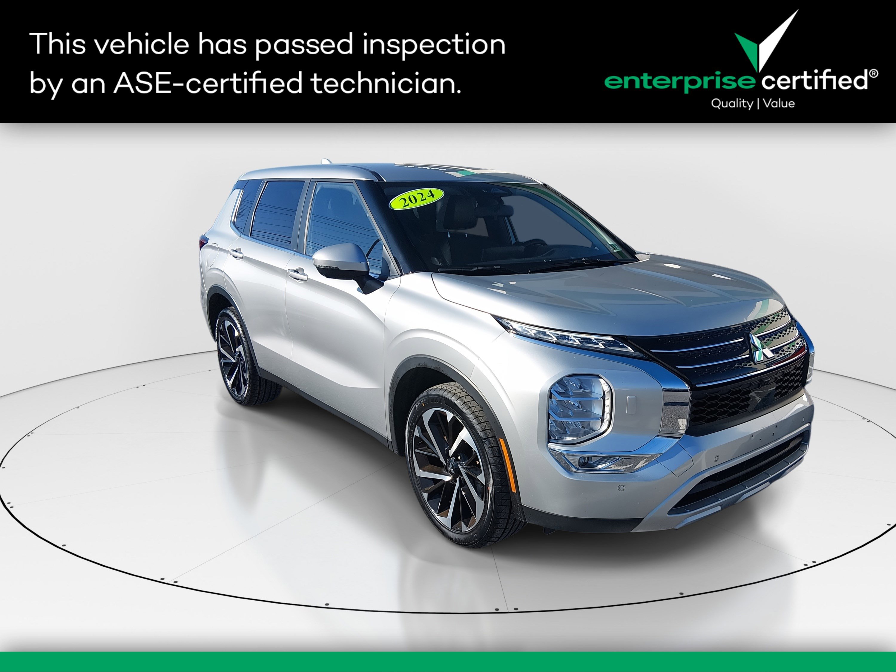 2024 Mitsubishi Outlander SE's photo