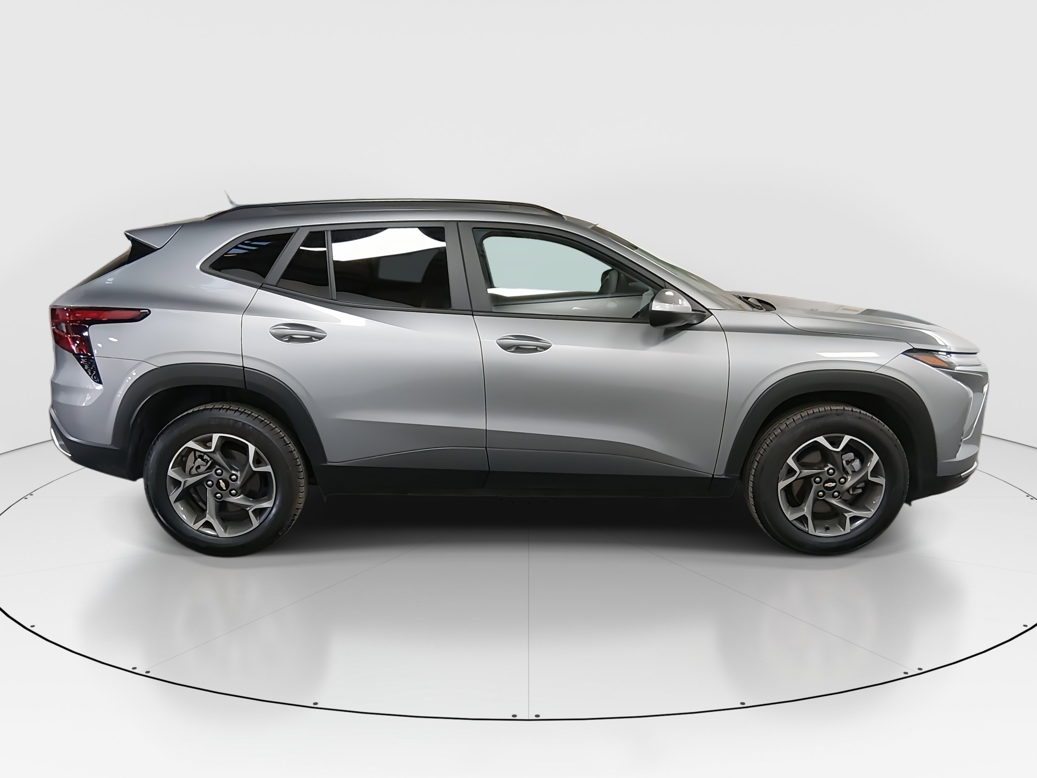 2024 Chevrolet Trax LT - Photo 8