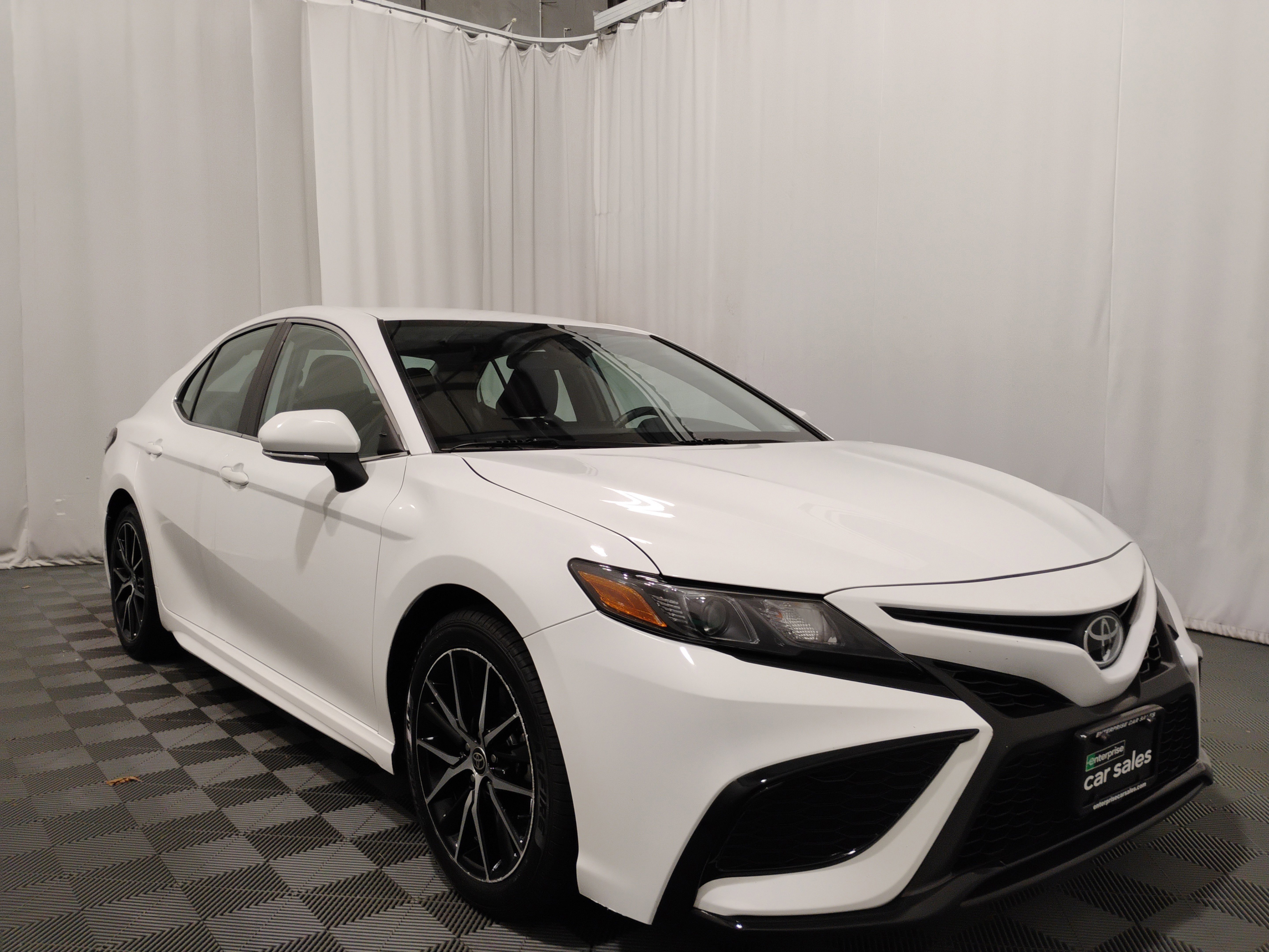 2022 Toyota Camry SE Auto