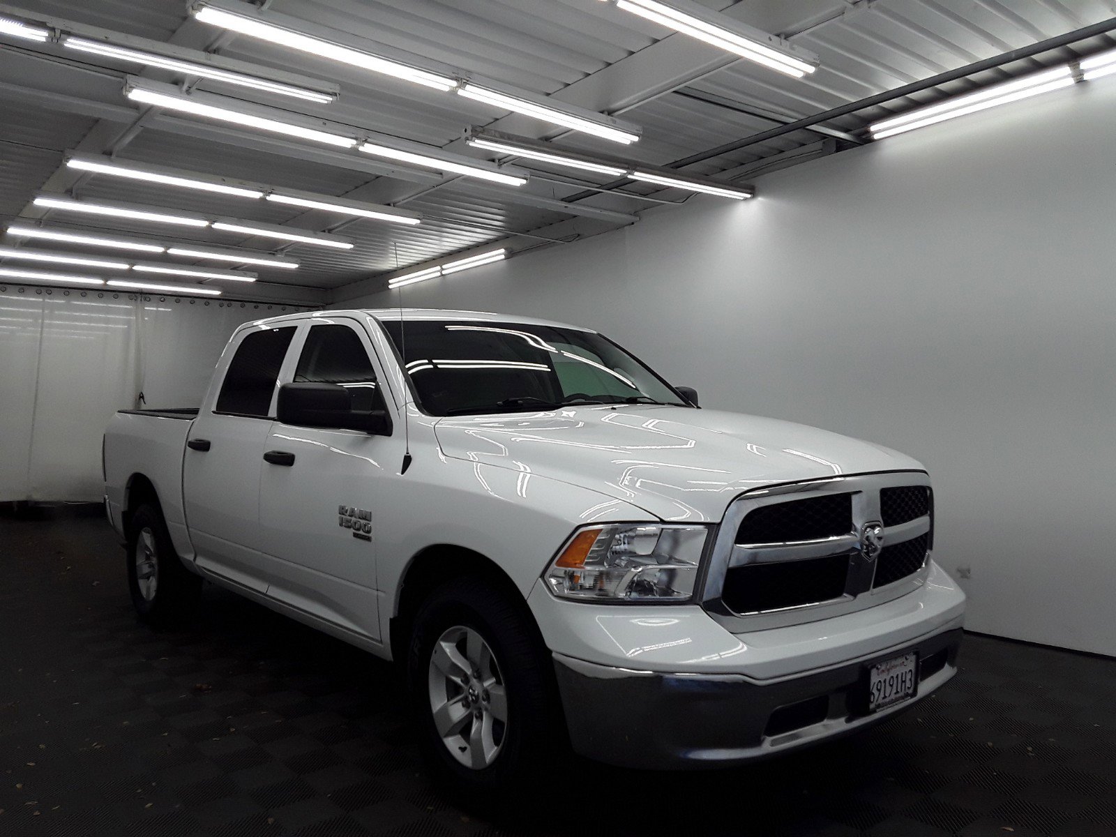 2022 Ram 1500 Classic SLT 4x2 Crew Cab 5'7