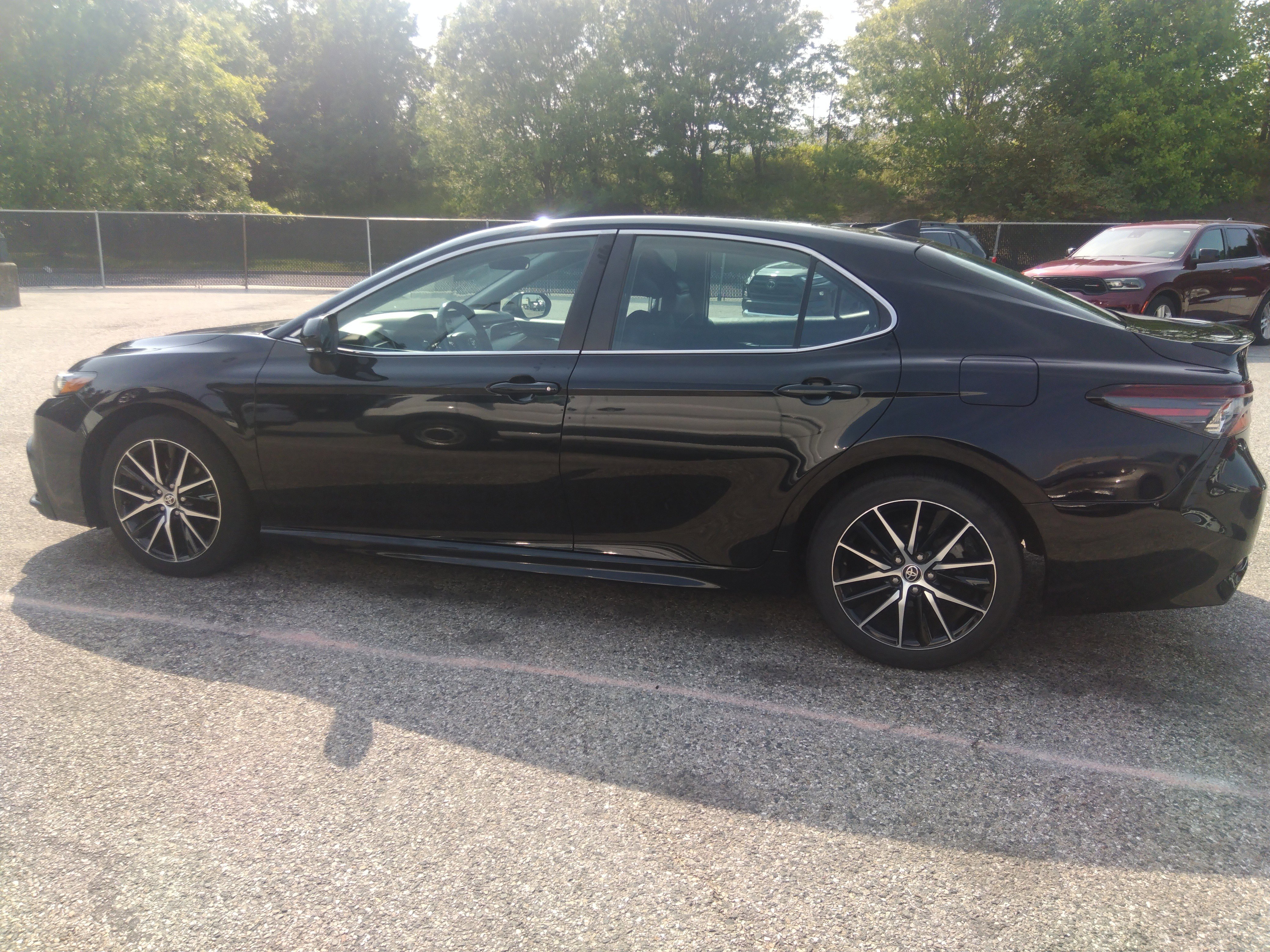 2022 Toyota Camry SE Auto