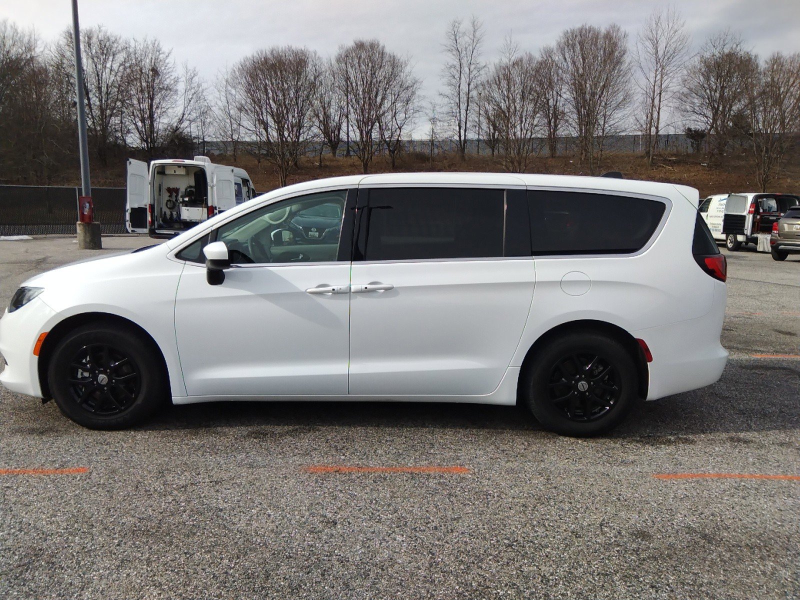 2022 Chrysler Voyager LX FWD