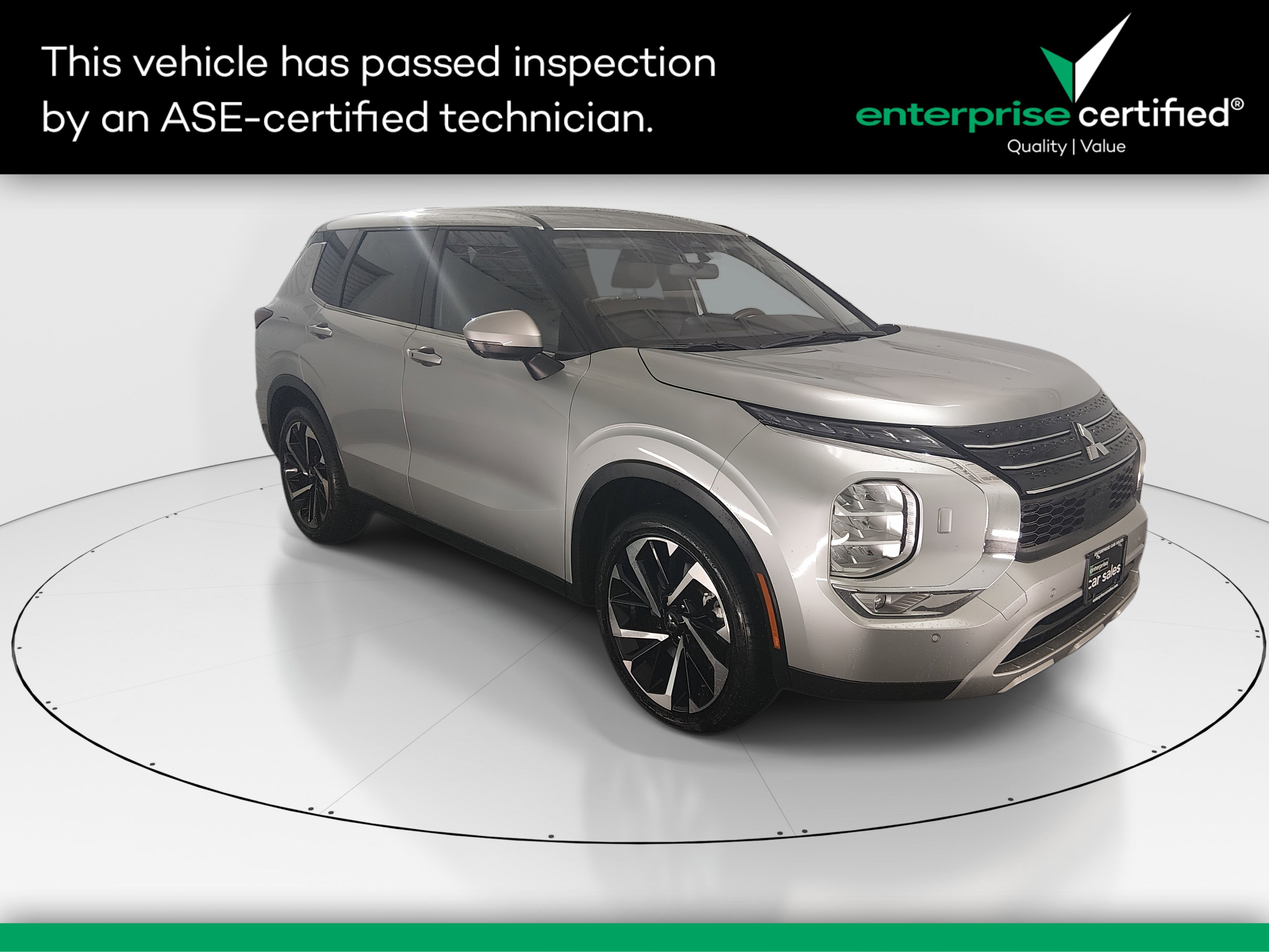 2024 Mitsubishi Outlander SE's photo