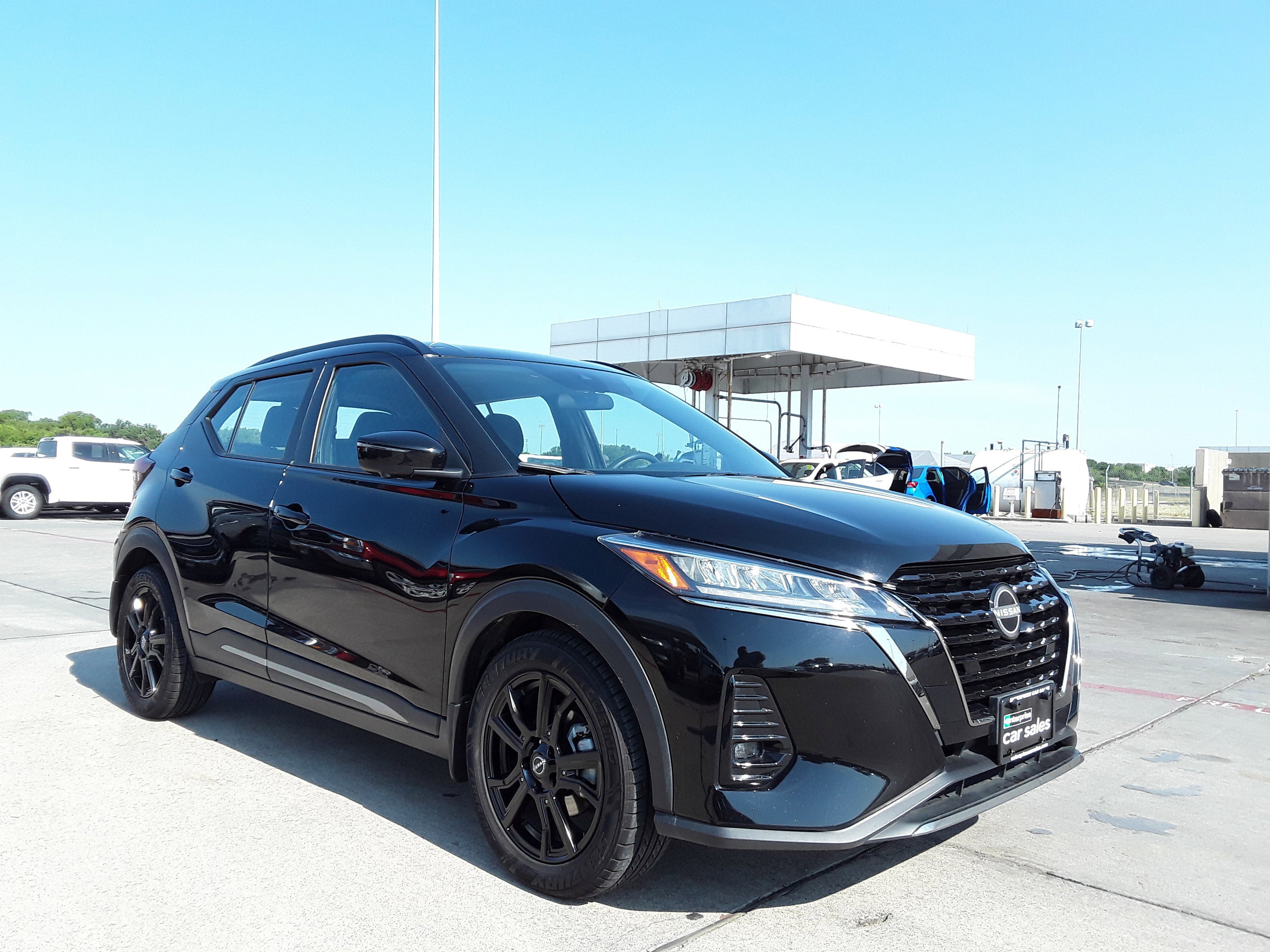 Used 2023 Nissan Kicks SR FWD