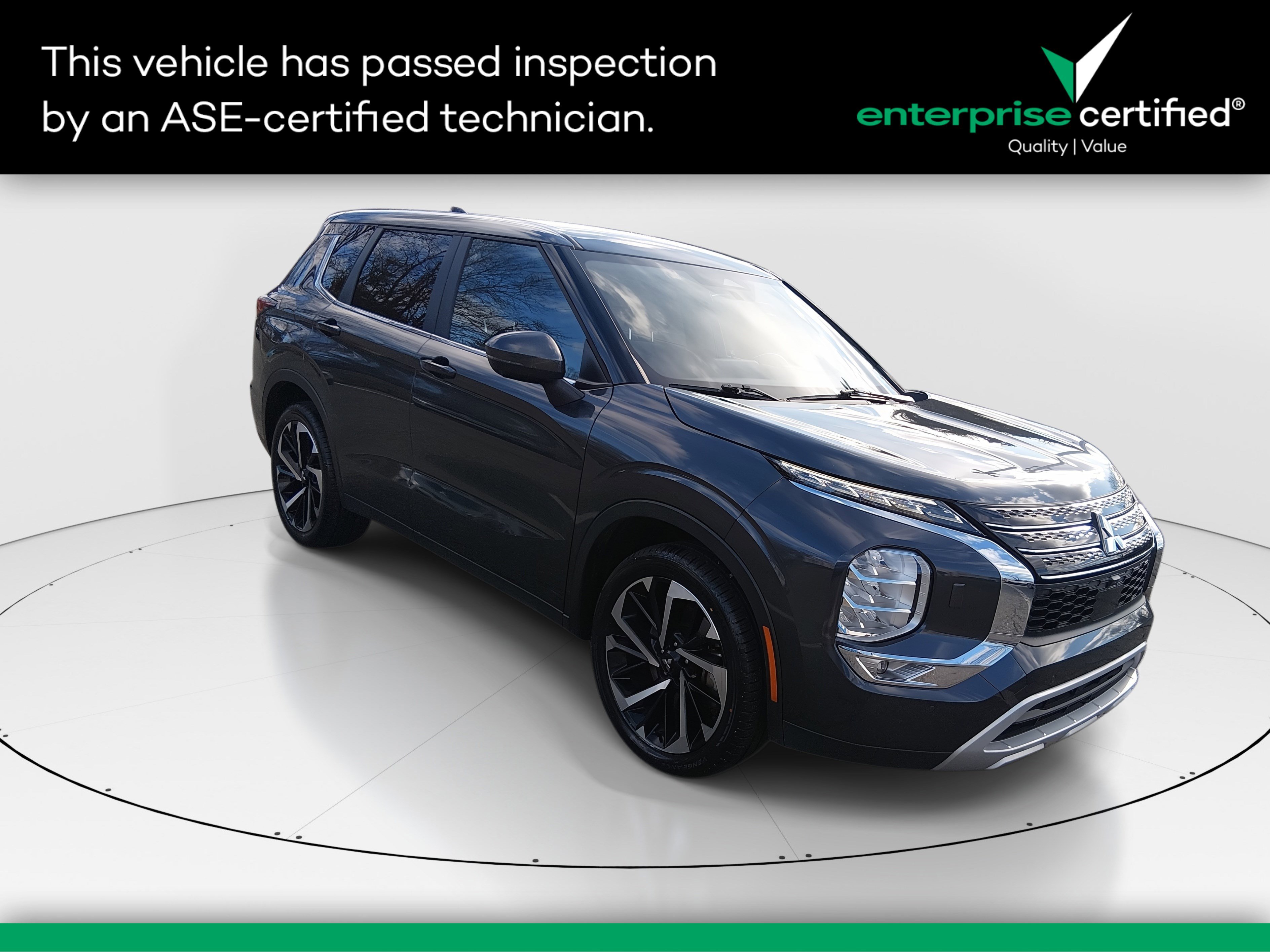 2024 Mitsubishi Outlander SE's photo