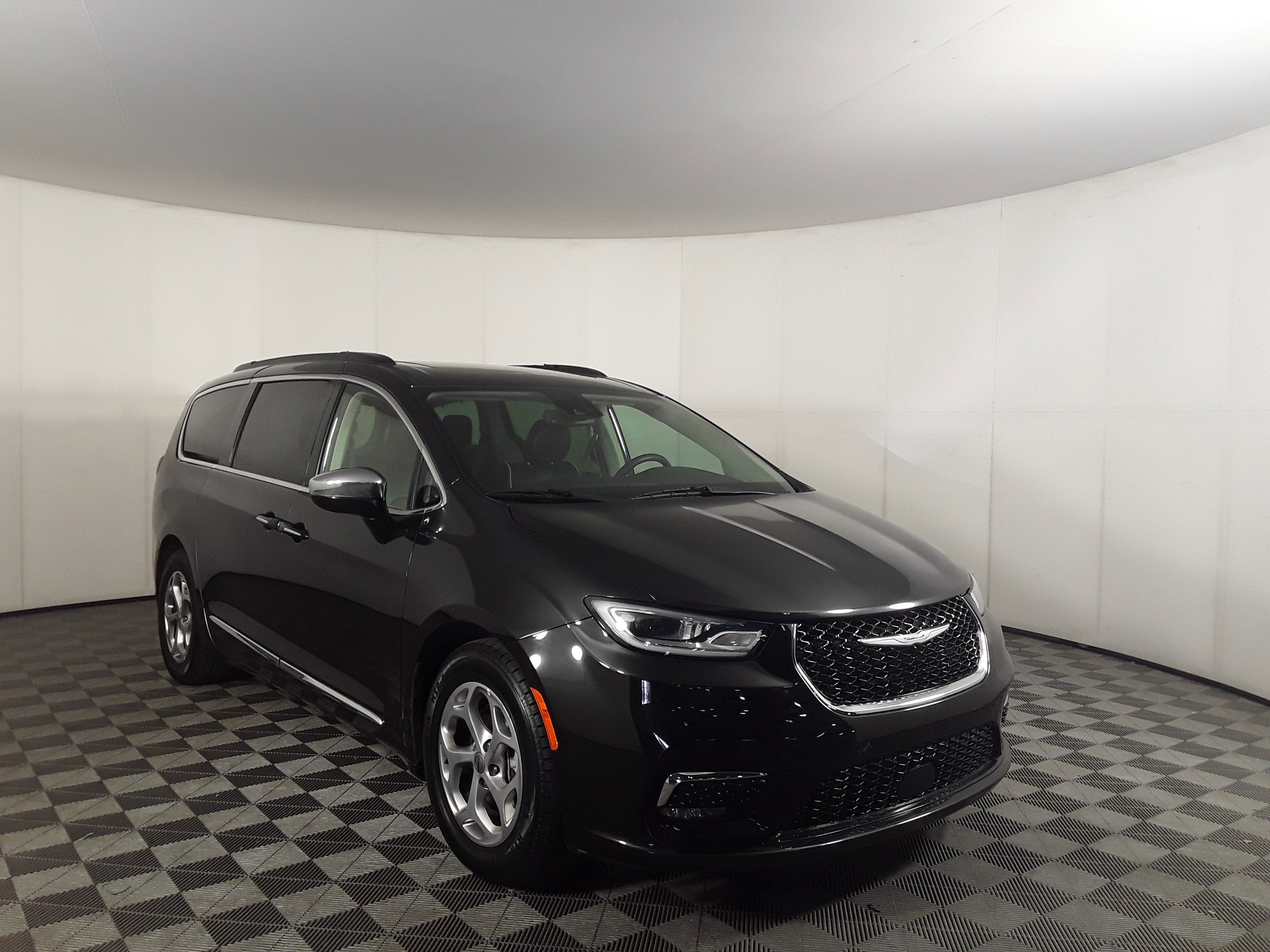 2023 Chrysler Pacifica Limited FWD