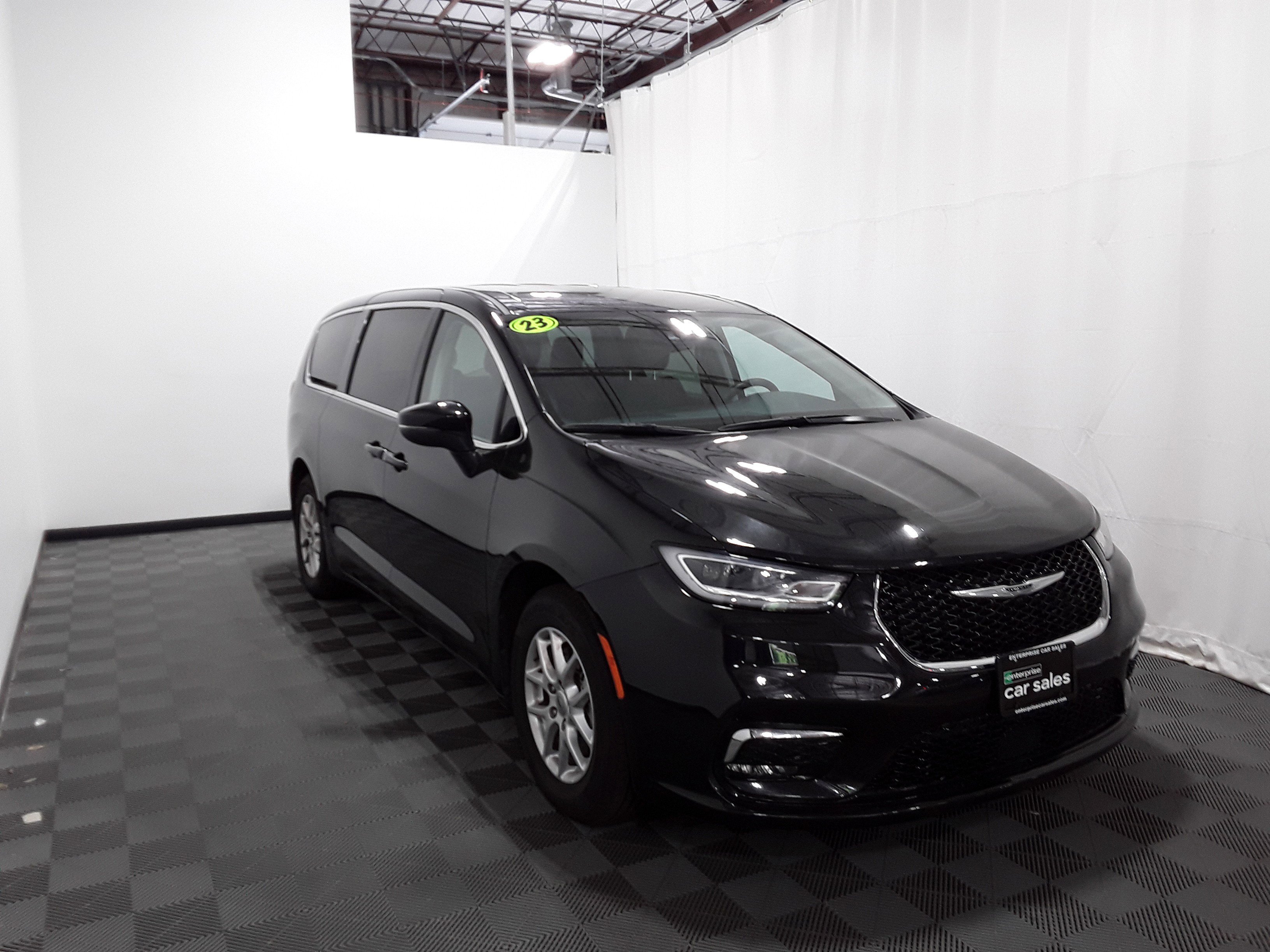 Used 2023 Chrysler Pacifica Touring L FWD