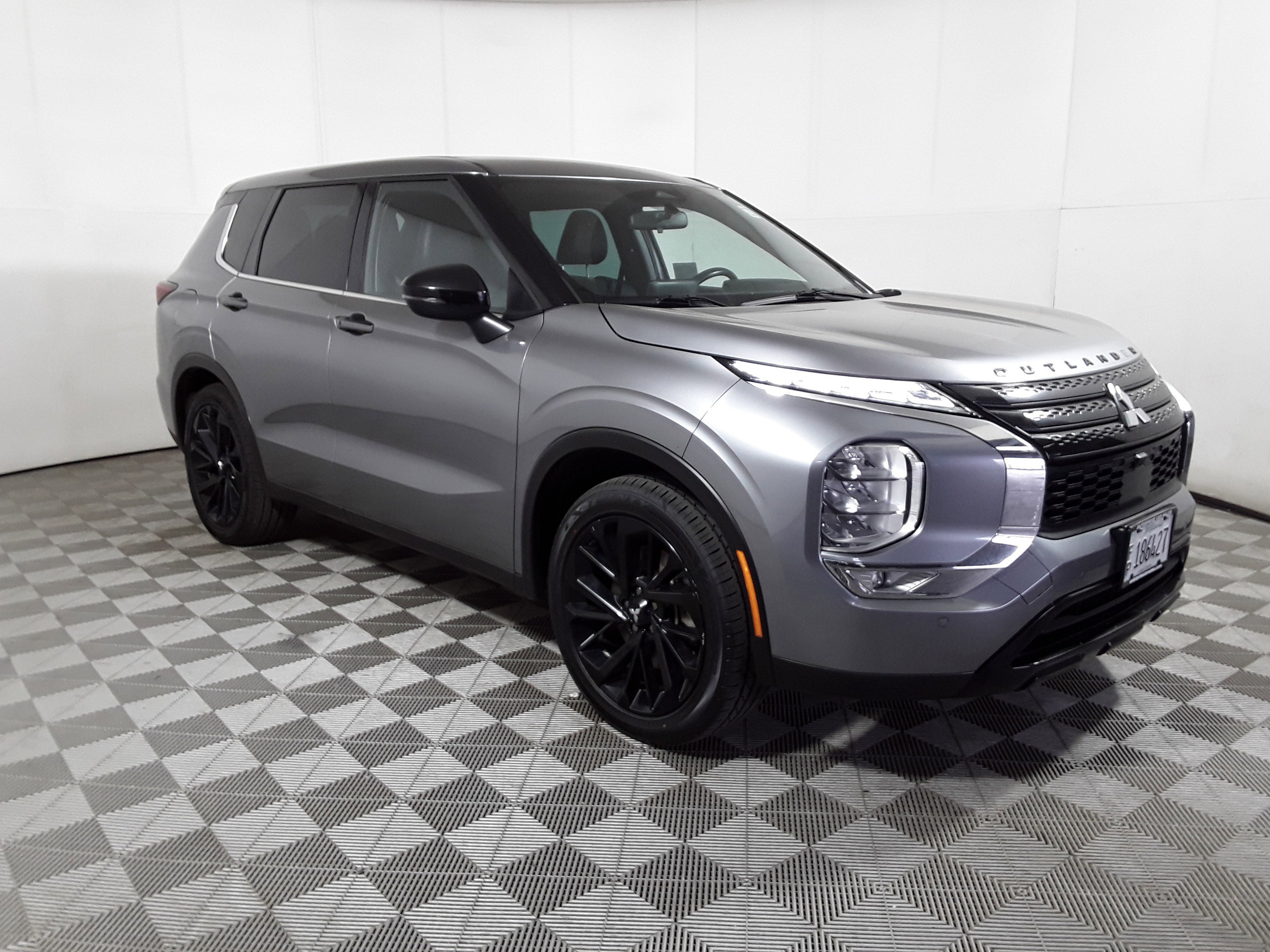 2022 Mitsubishi Outlander Black Edition FWD