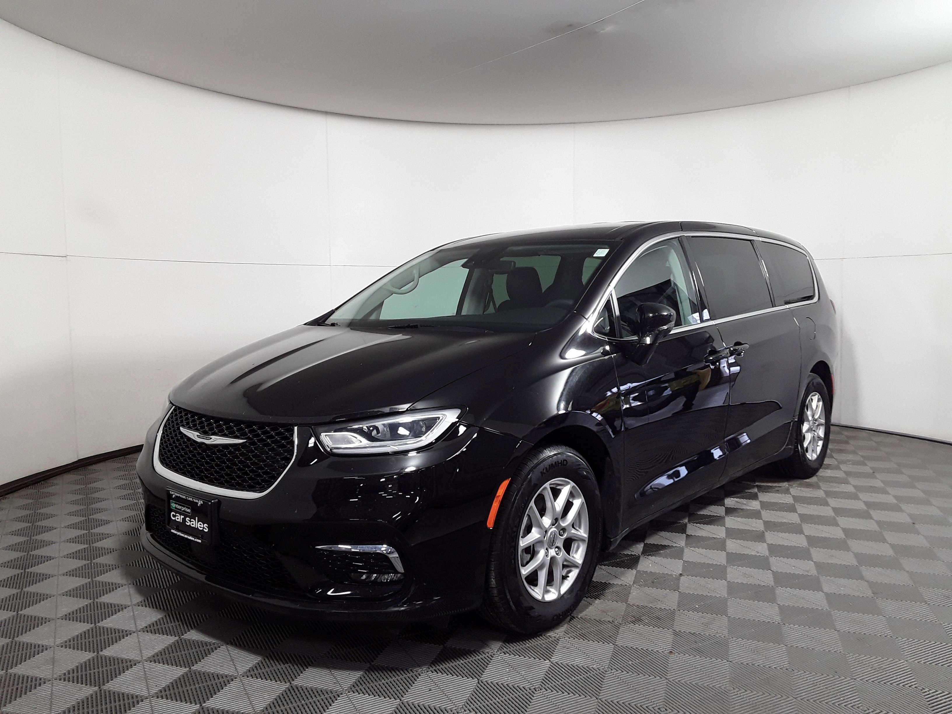 Image of Used 2024 Chrysler Pacifica Touring L FWD