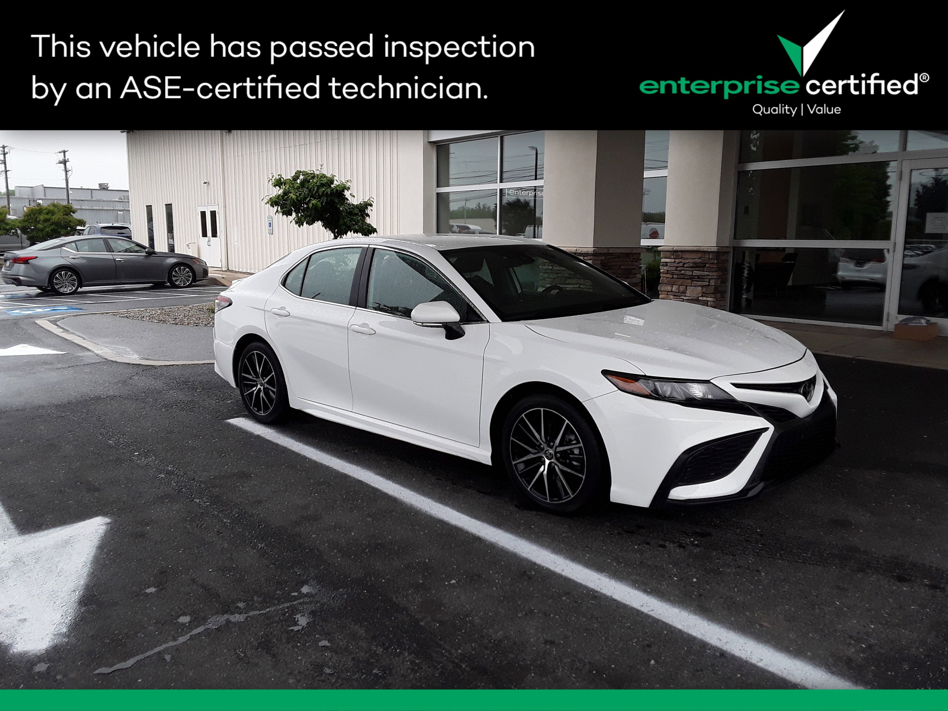 2022 Toyota Camry SE Auto