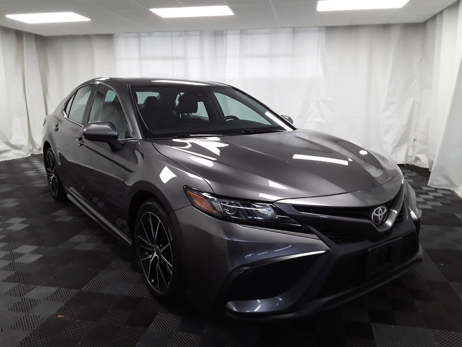 2021 Toyota Camry SE Auto