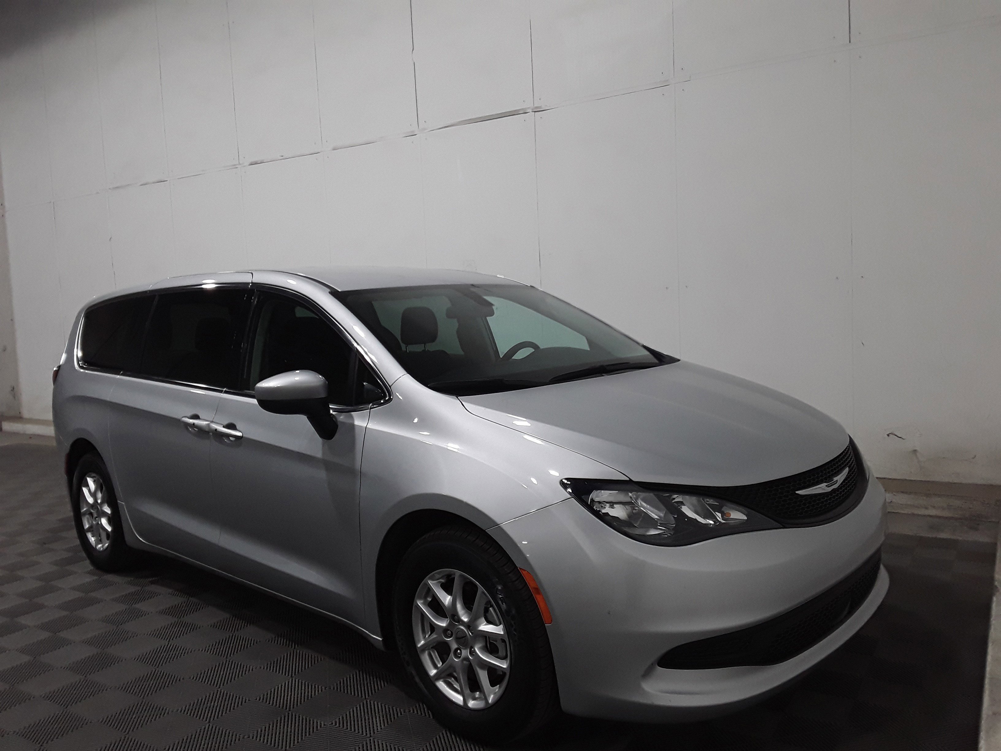 2022 Chrysler Voyager LX FWD
