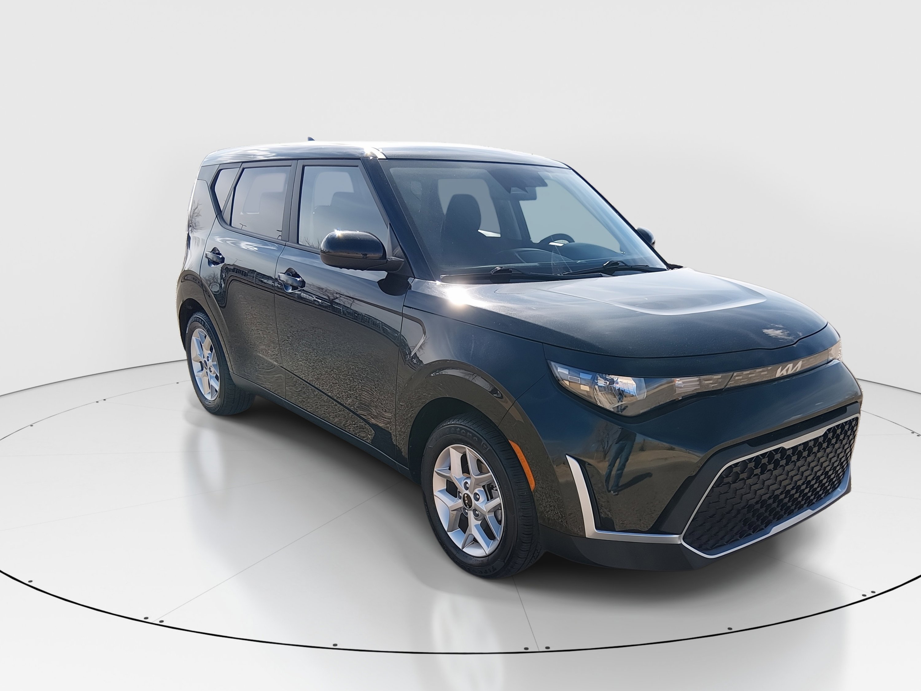 Used 2025 Kia Soul LX FWD