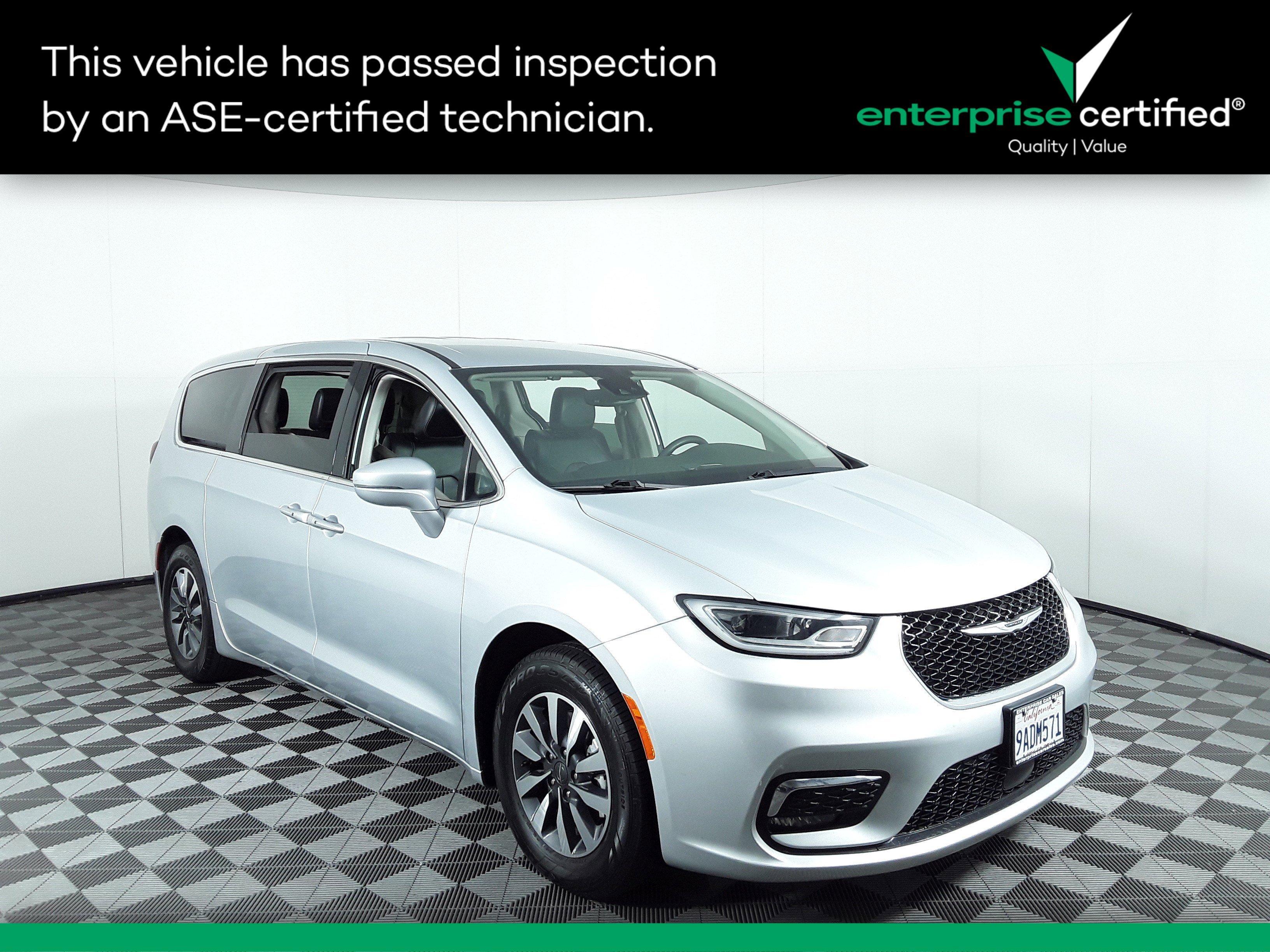 2022 Chrysler Pacifica Hybrid Touring L FWD