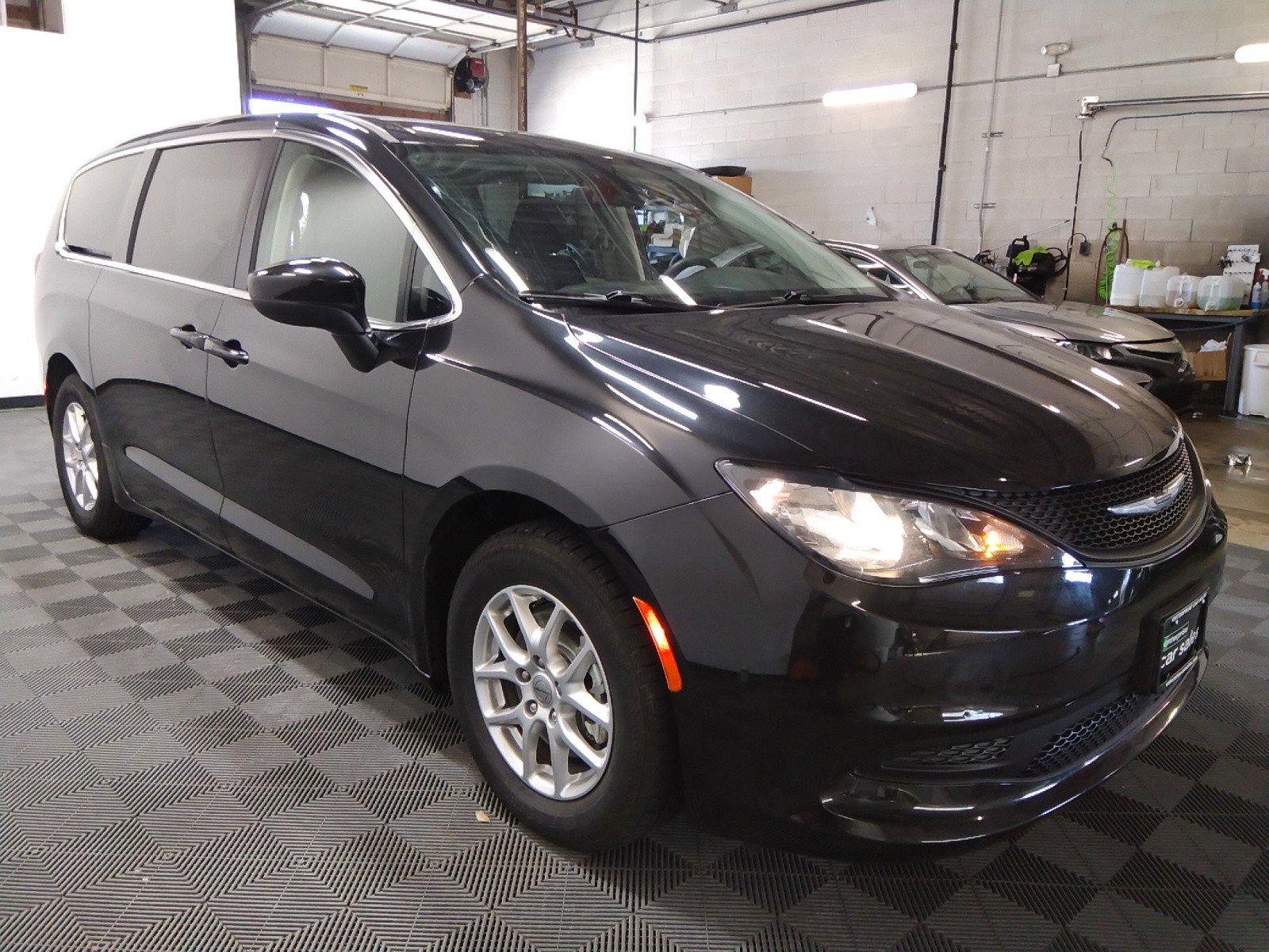 2022 Chrysler Voyager LX FWD