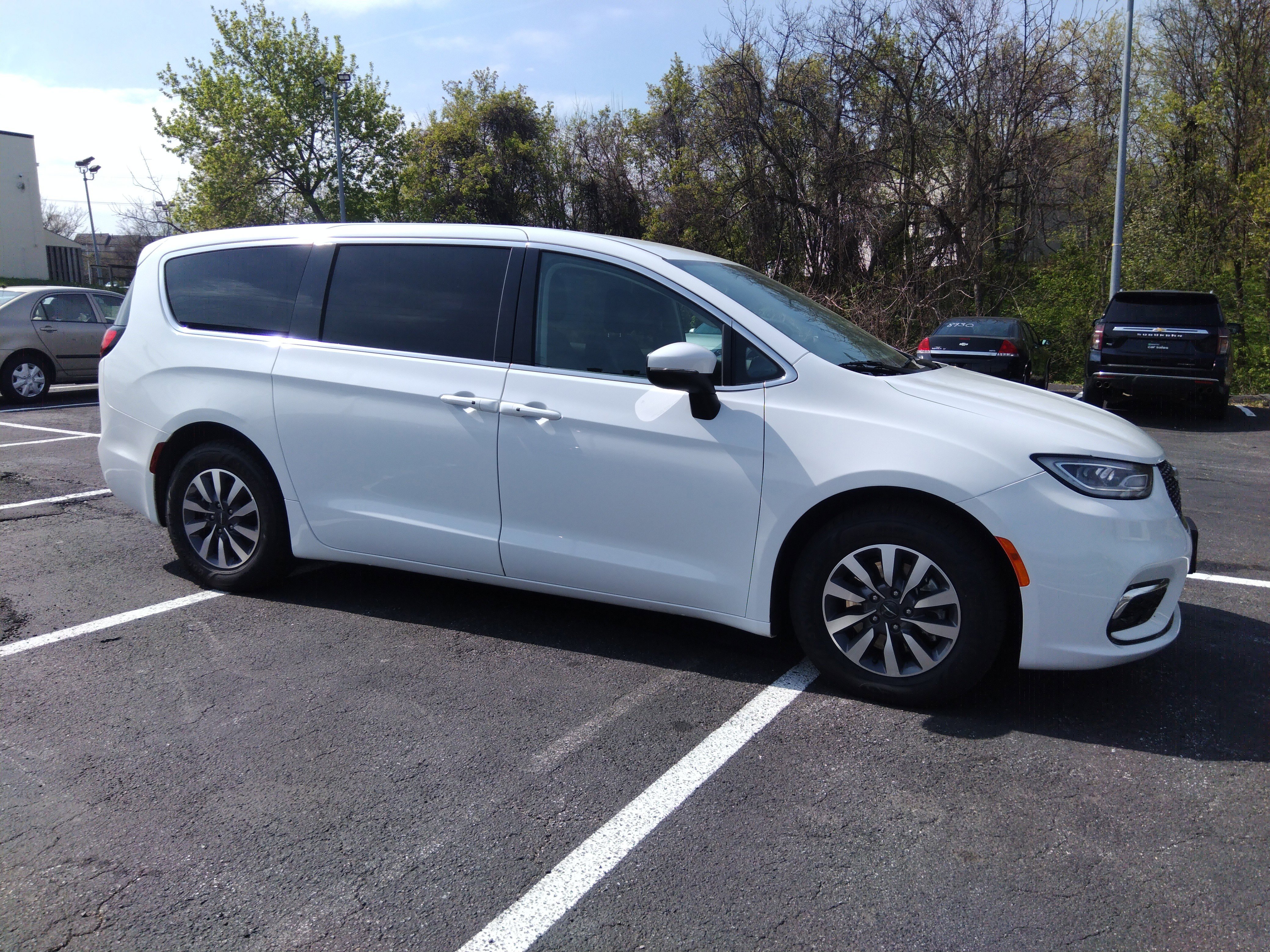 2023 Chrysler Pacifica Hybrid Touring L FWD