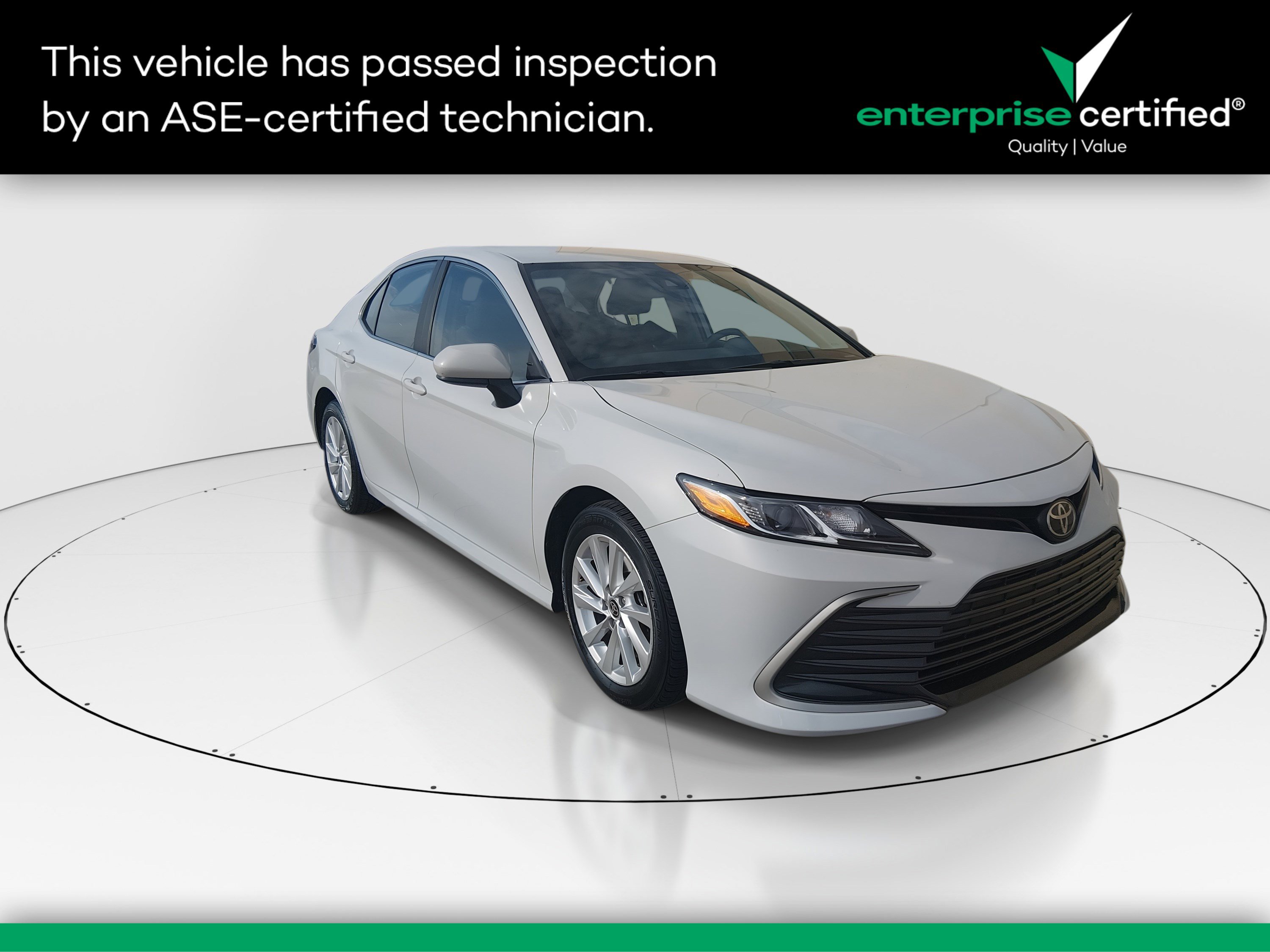 2023 Toyota Camry LE's photo