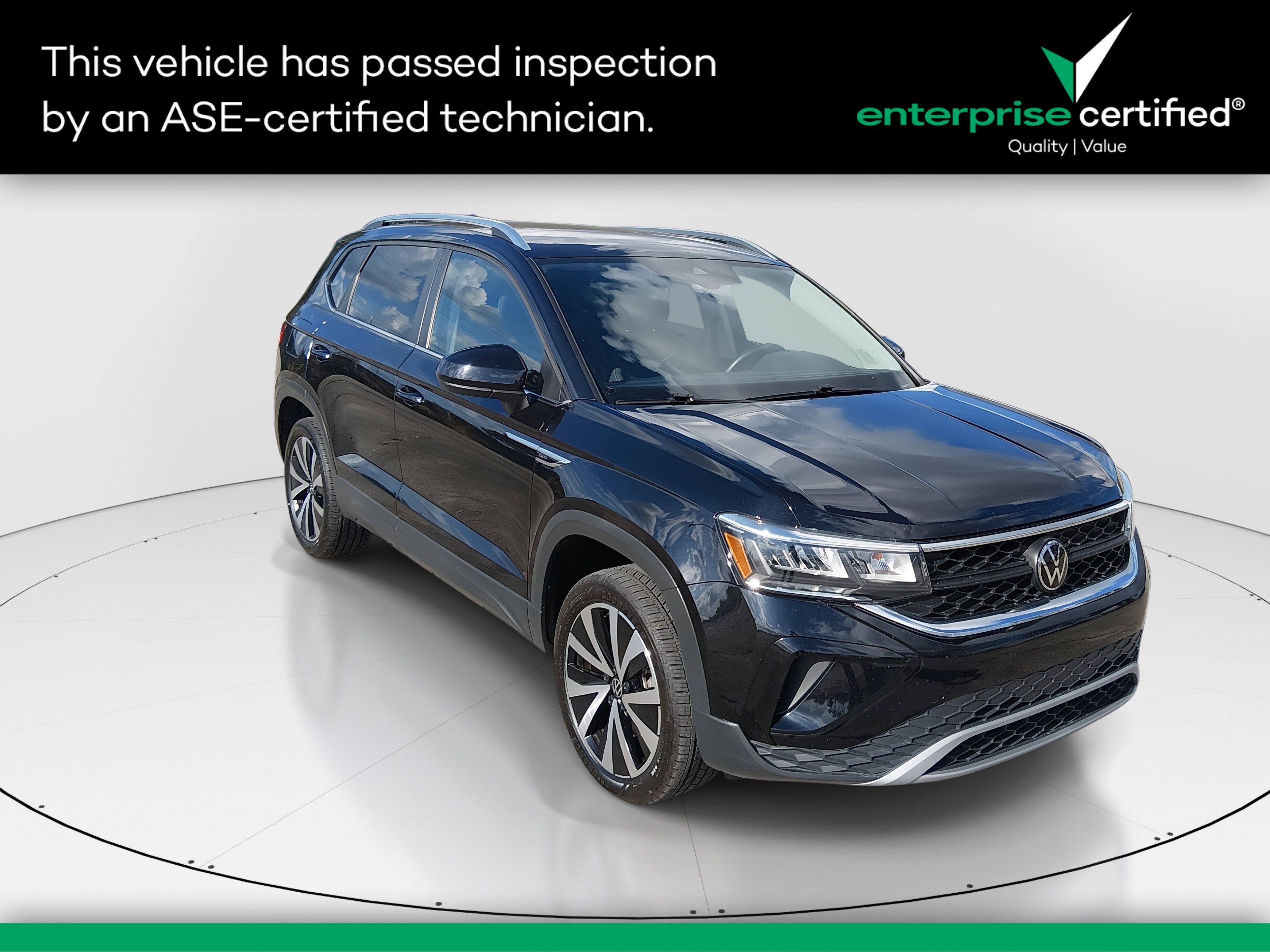 2024 Volkswagen Taos SE's photo