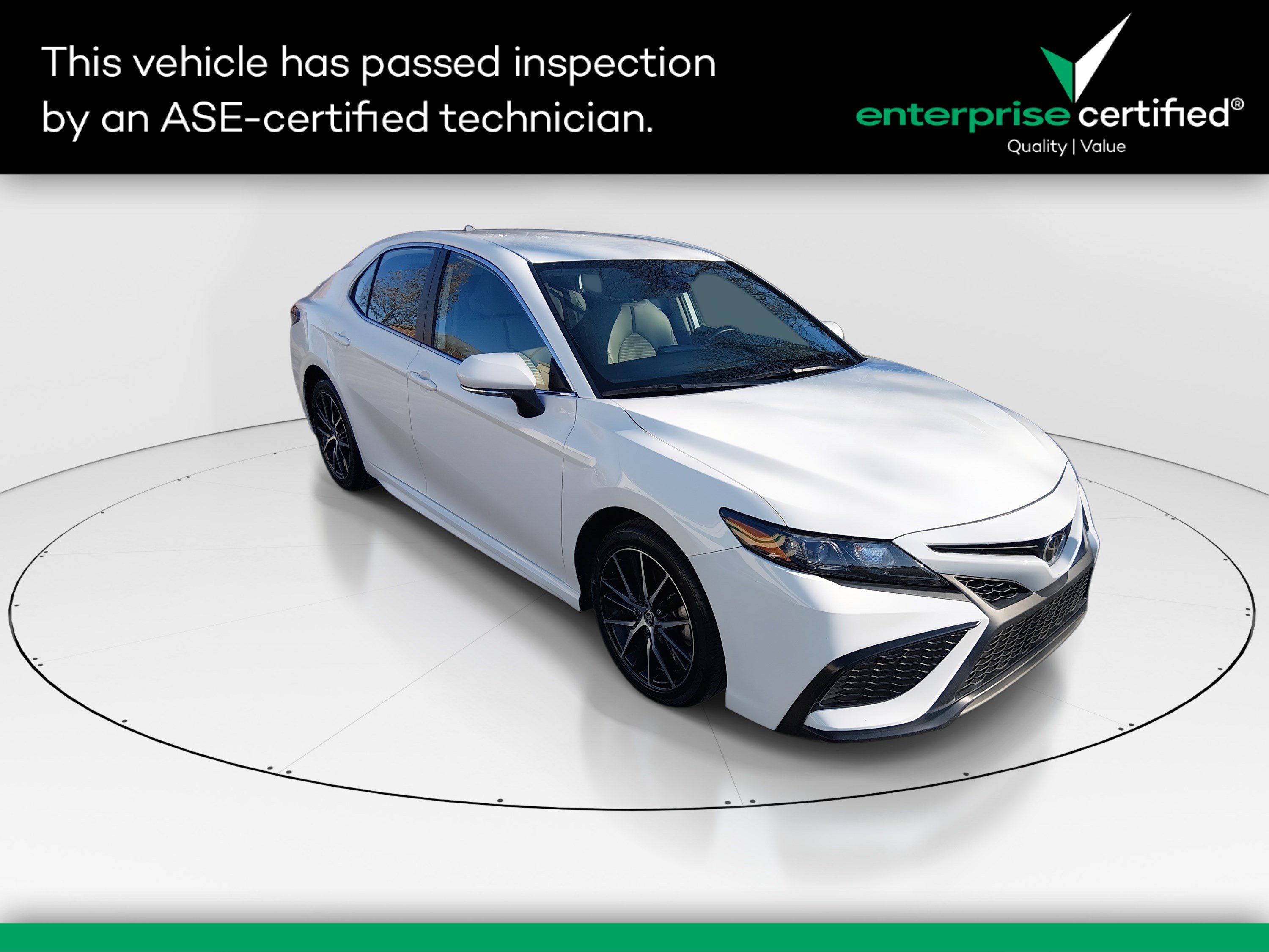 2023 Toyota Camry SE's photo