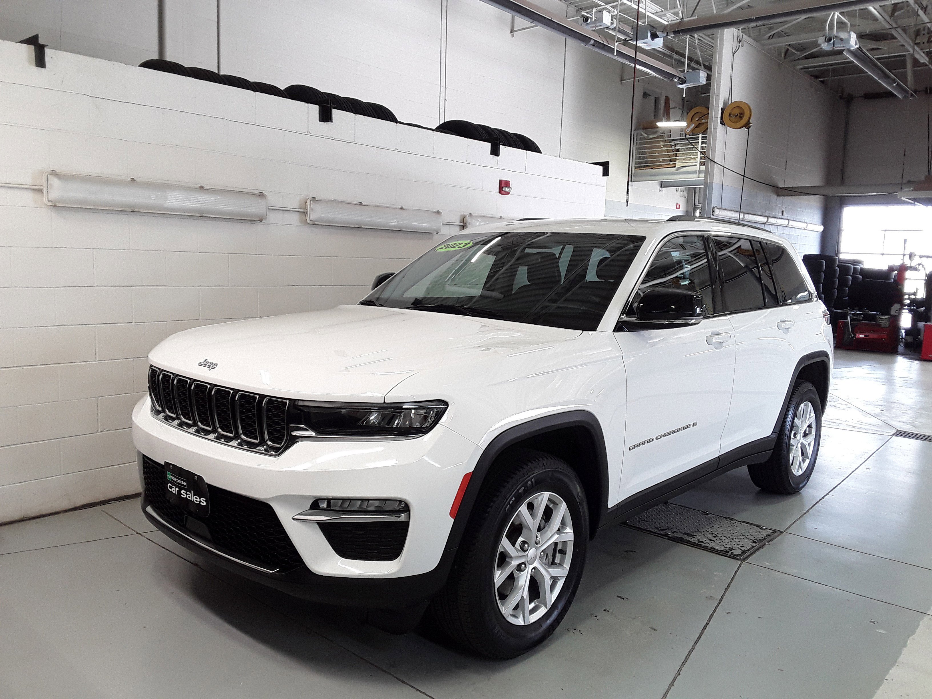 Image 2 of Used 2023 Jeep Grand Cherokee Limited 4x4
