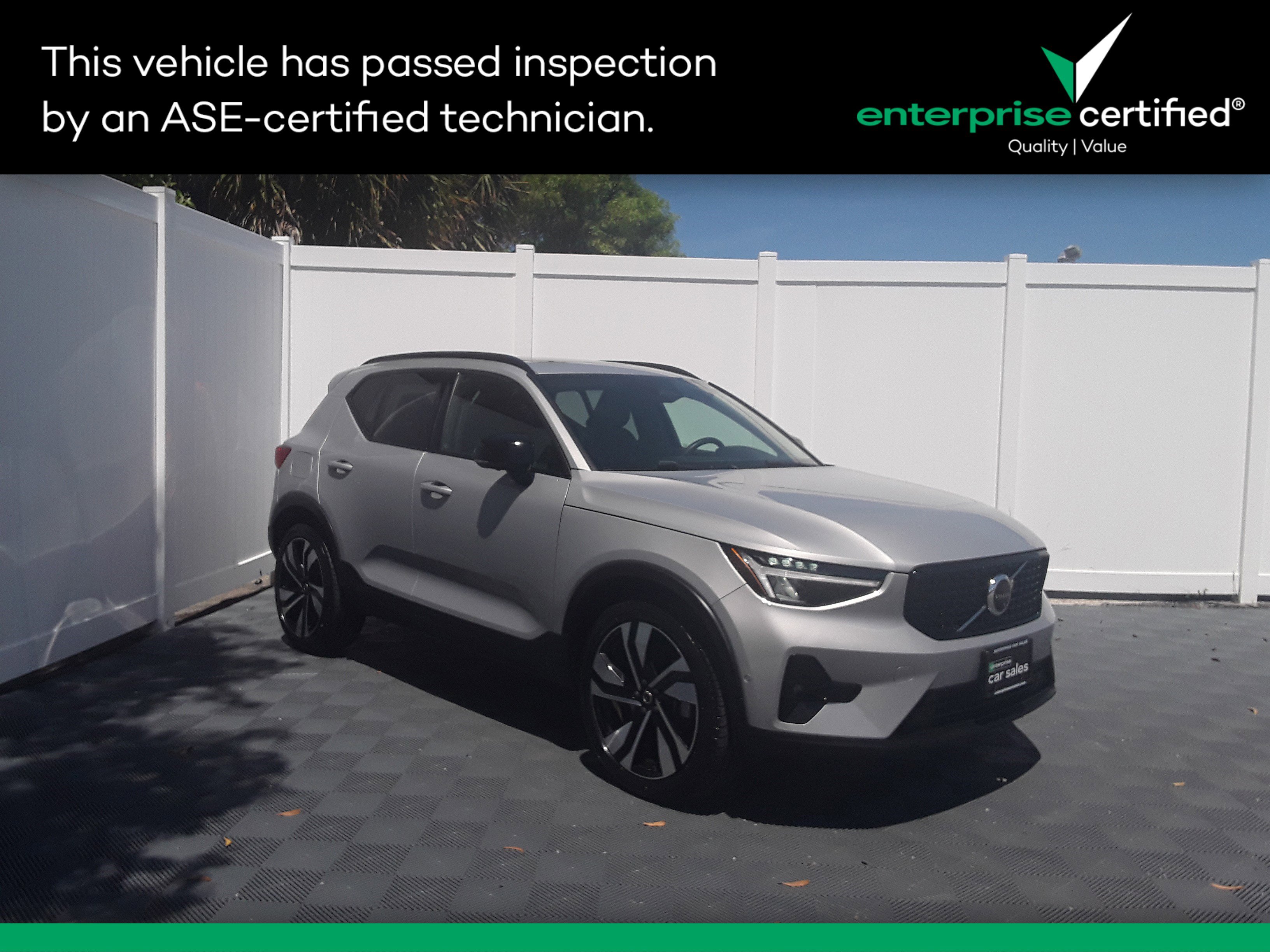 Used 2023 Volvo XC40 B5 AWD Plus Dark Theme