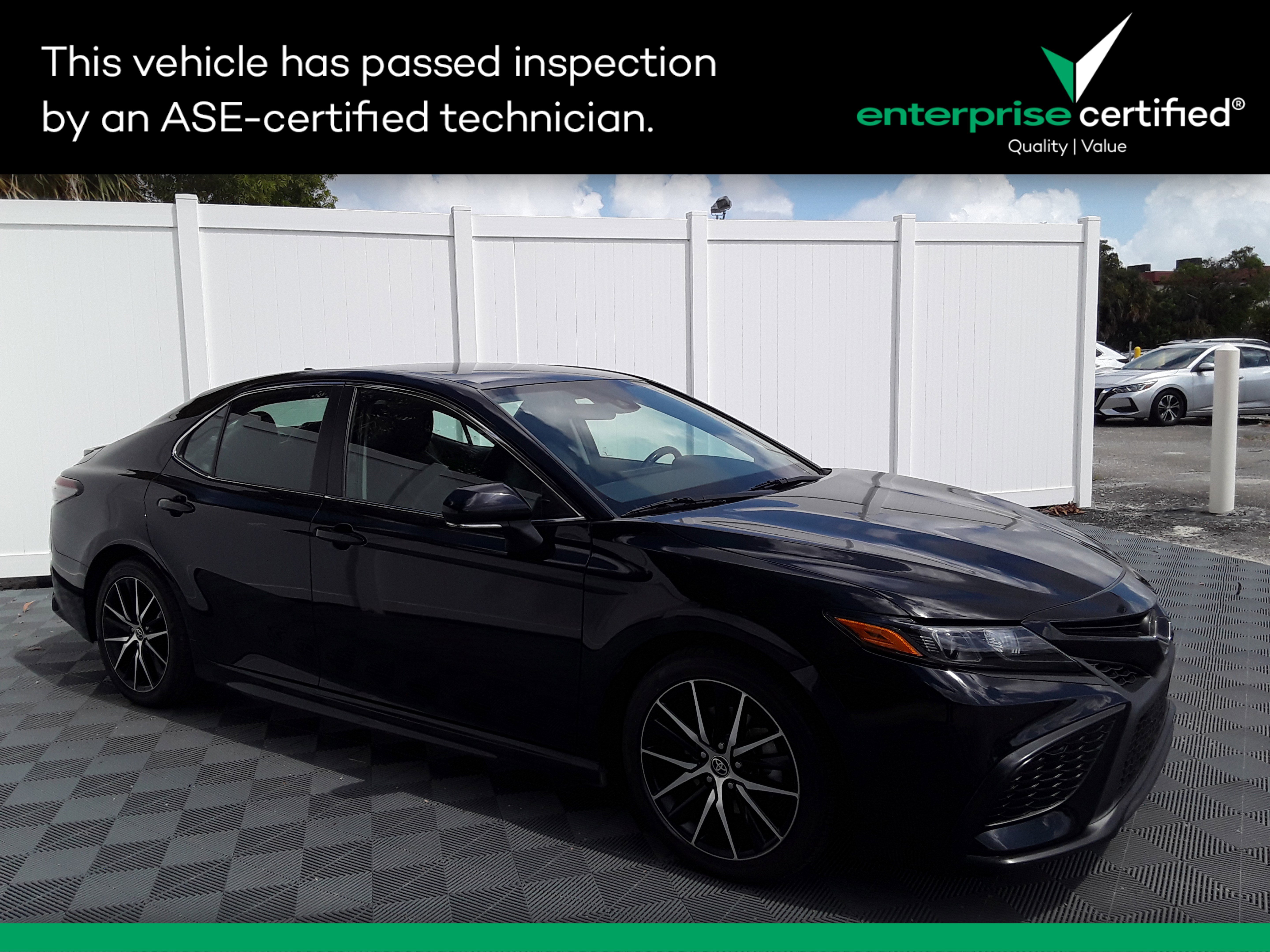 2022 Toyota Camry SE Auto
