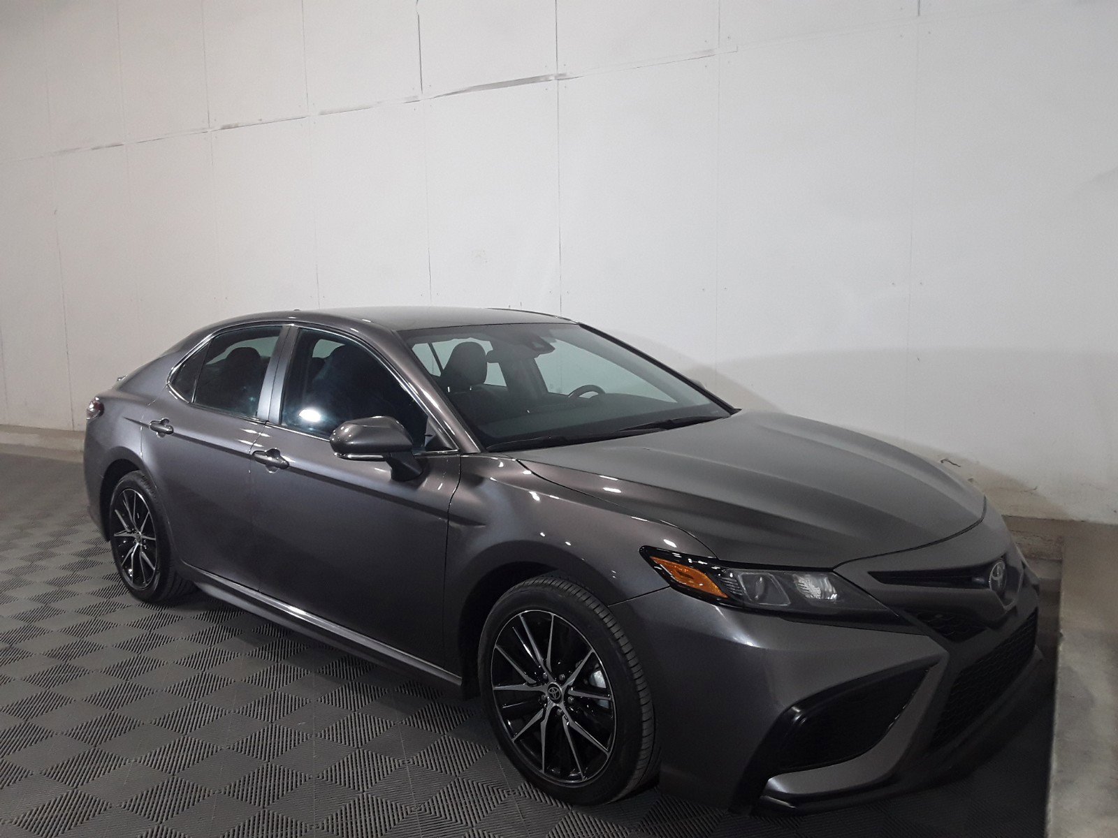 2022 Toyota Camry SE Auto