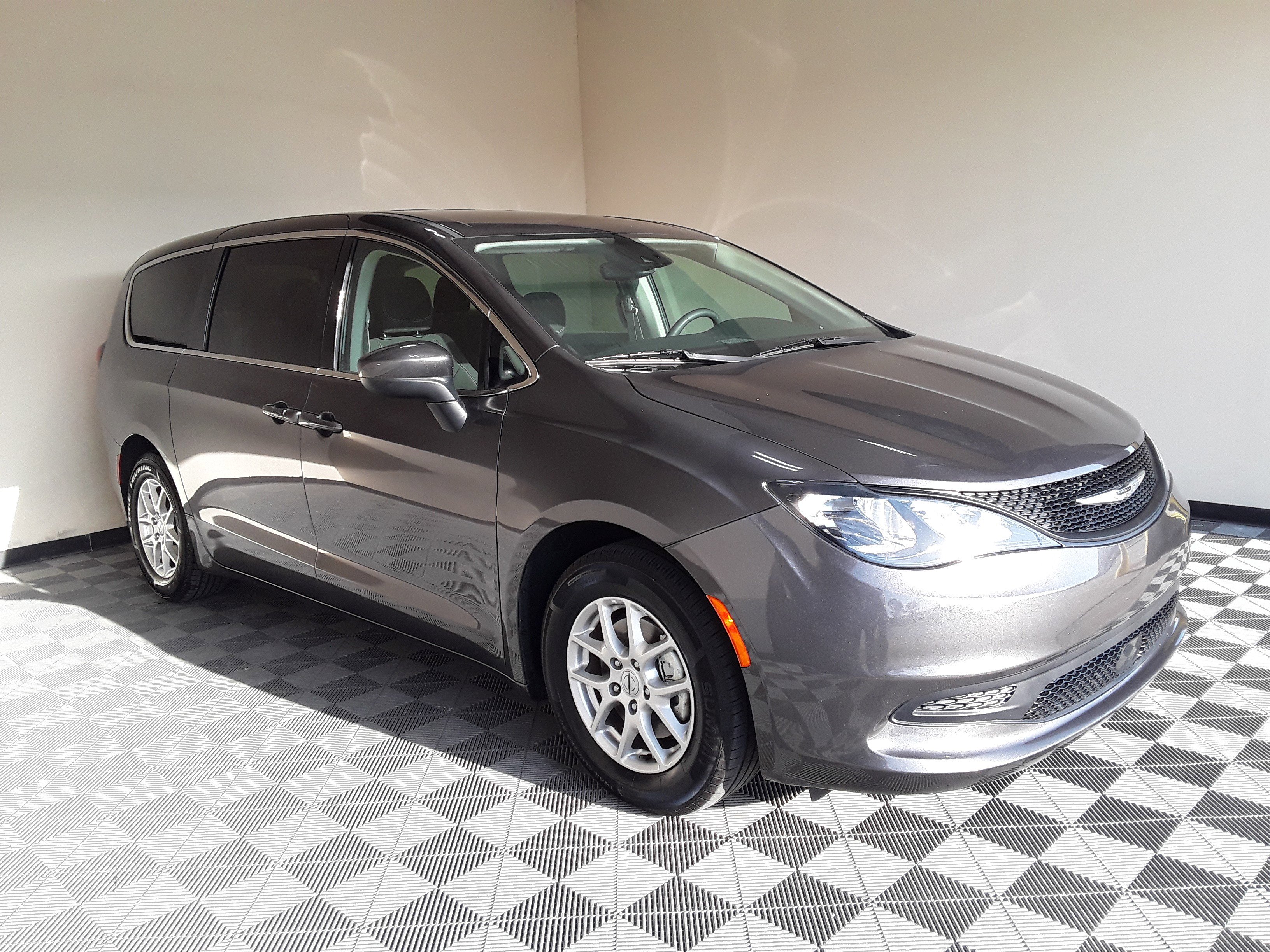 2023 Chrysler Voyager LX FWD