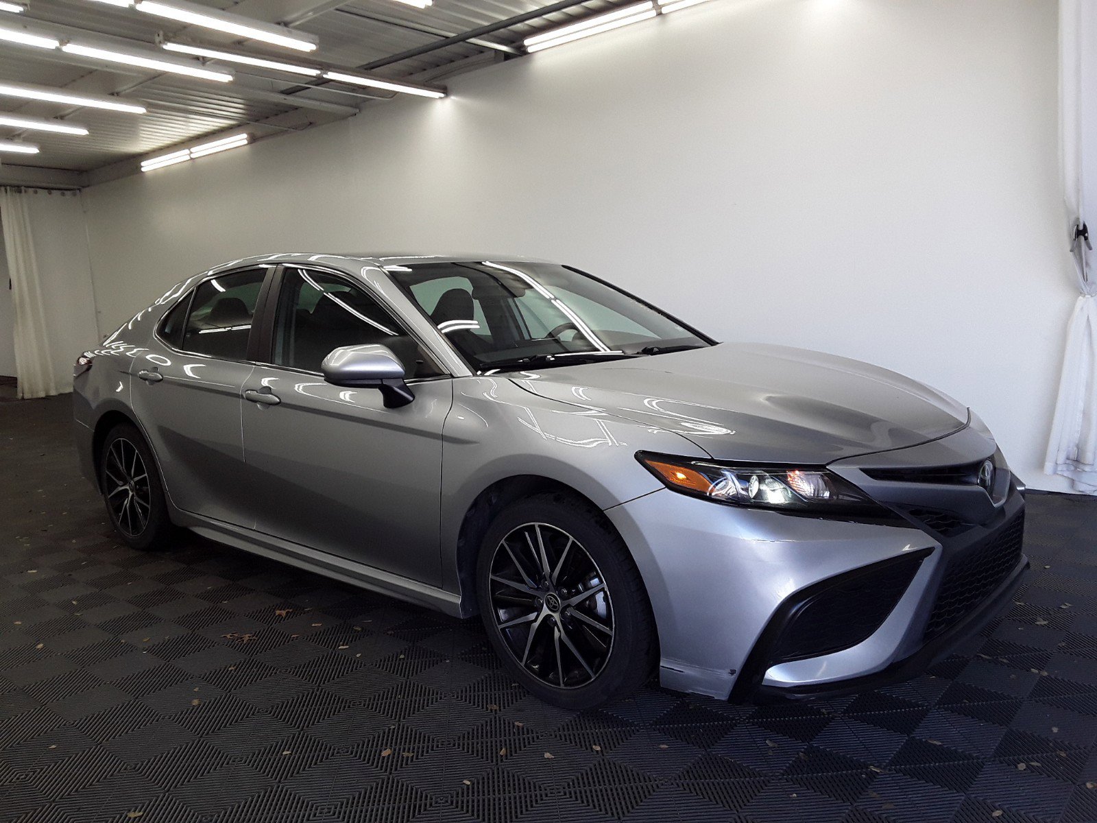 2021 Toyota Camry SE Auto