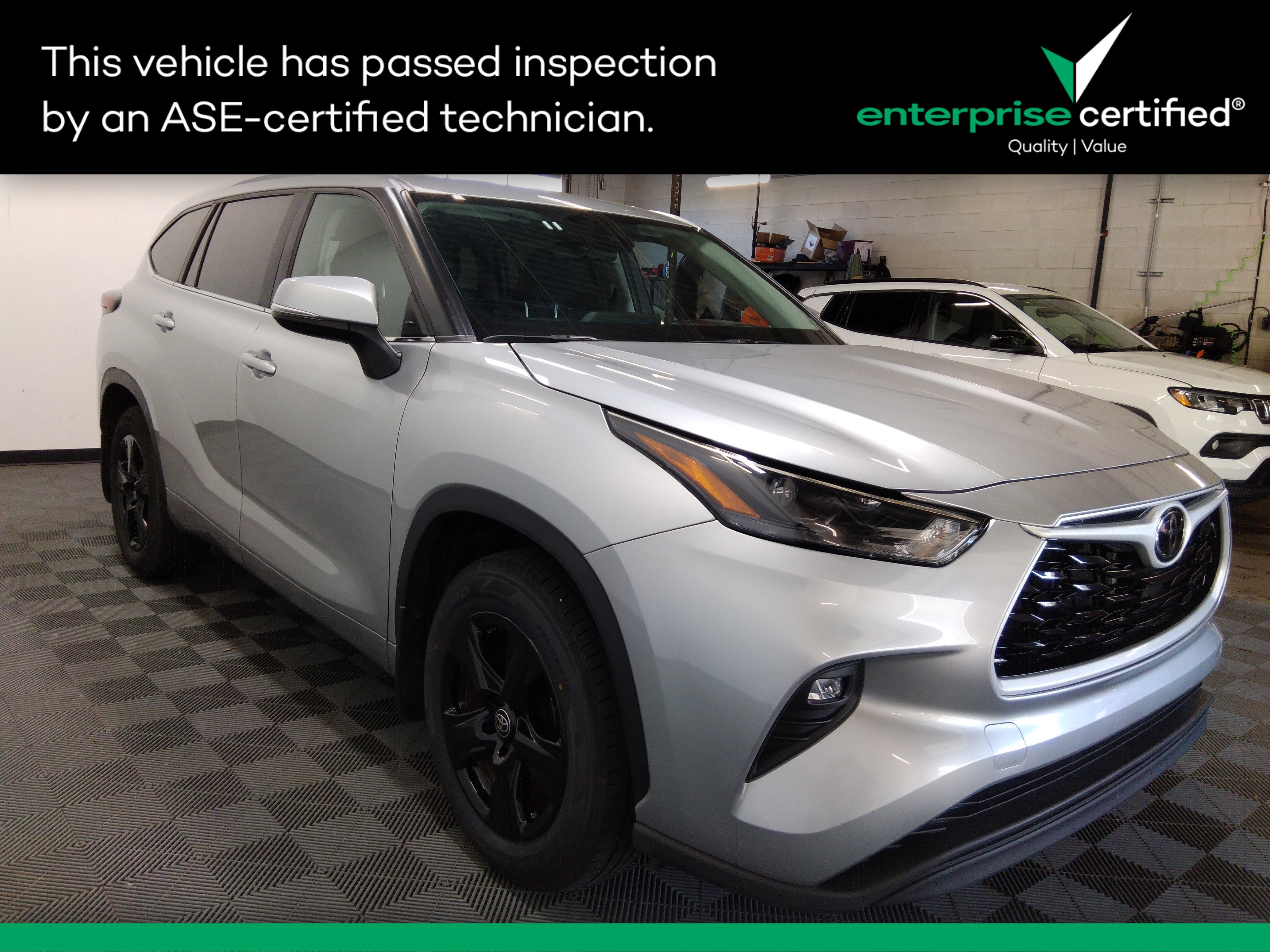 Used 2024 Toyota Highlander LE AWD