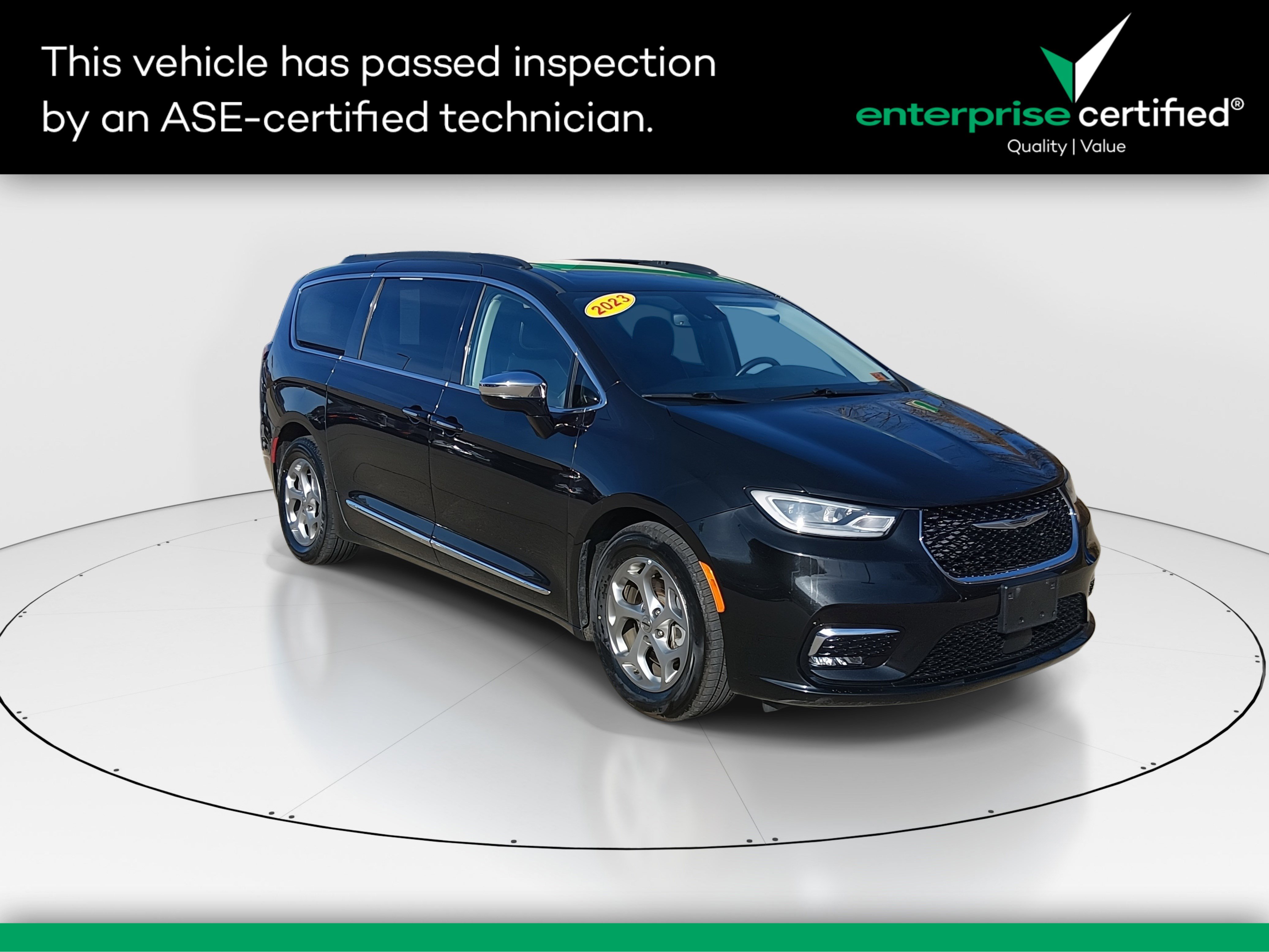 2023 Chrysler Pacifica Limited's photo