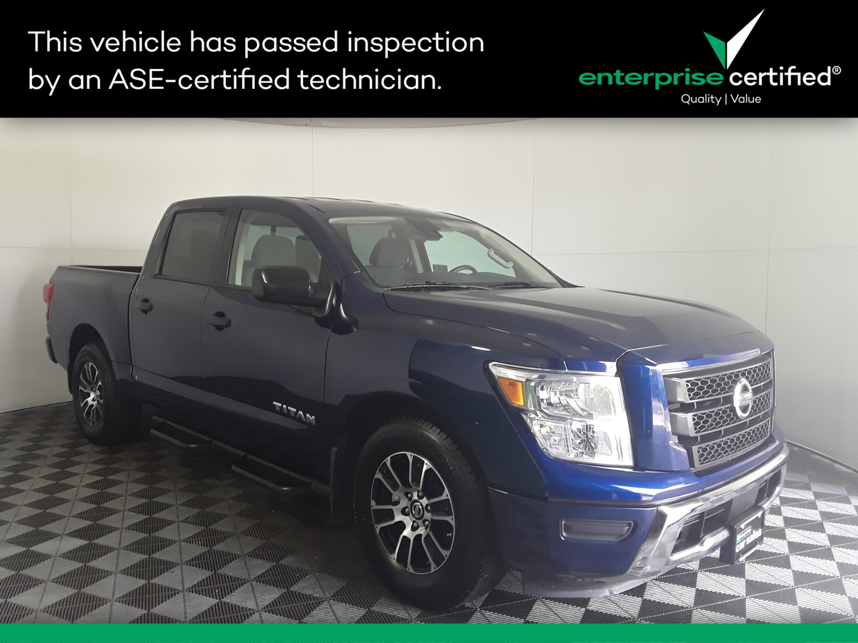 2022 Nissan Titan 4x2 Crew Cab SV