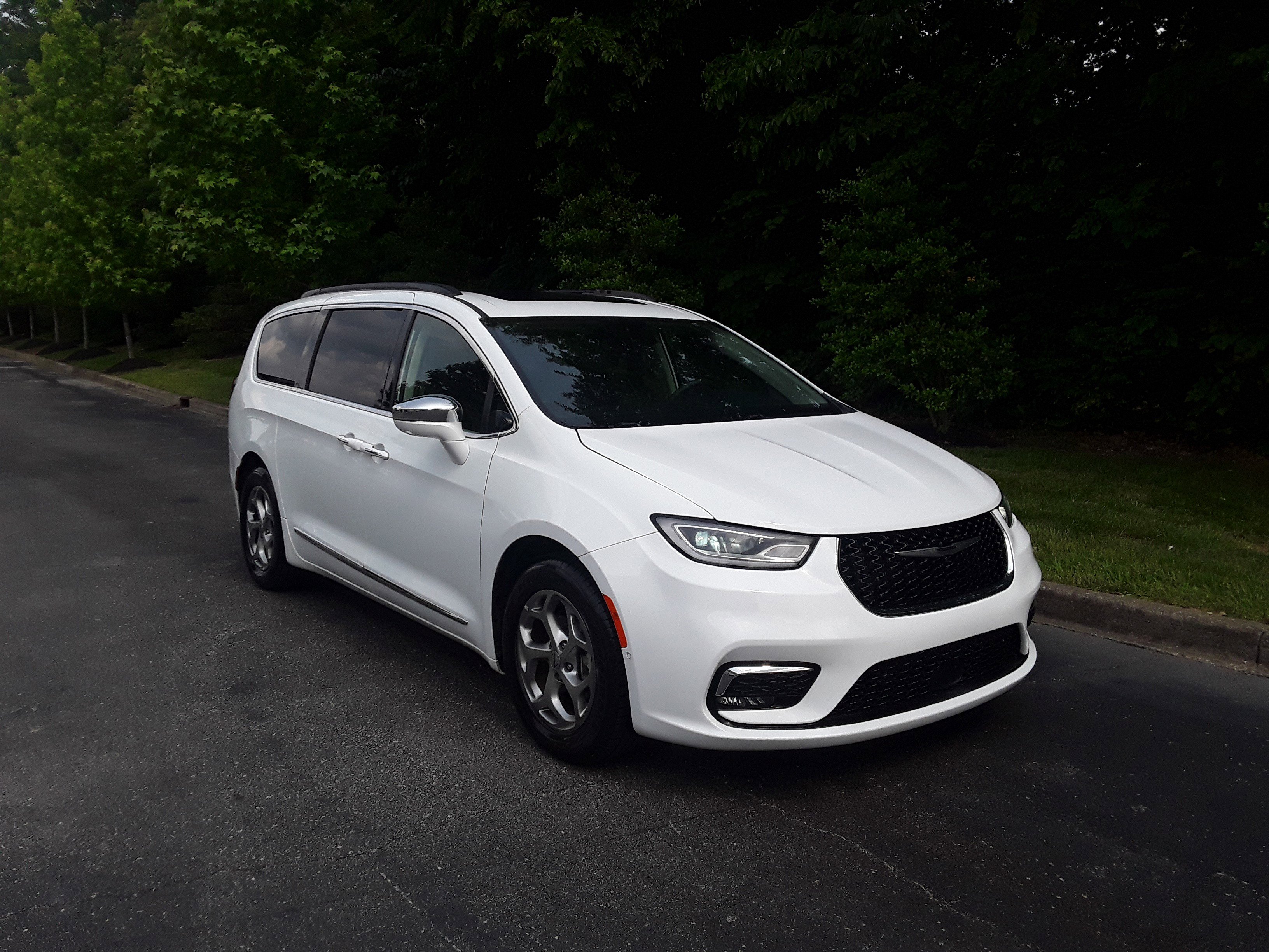 2022 Chrysler Pacifica Limited FWD