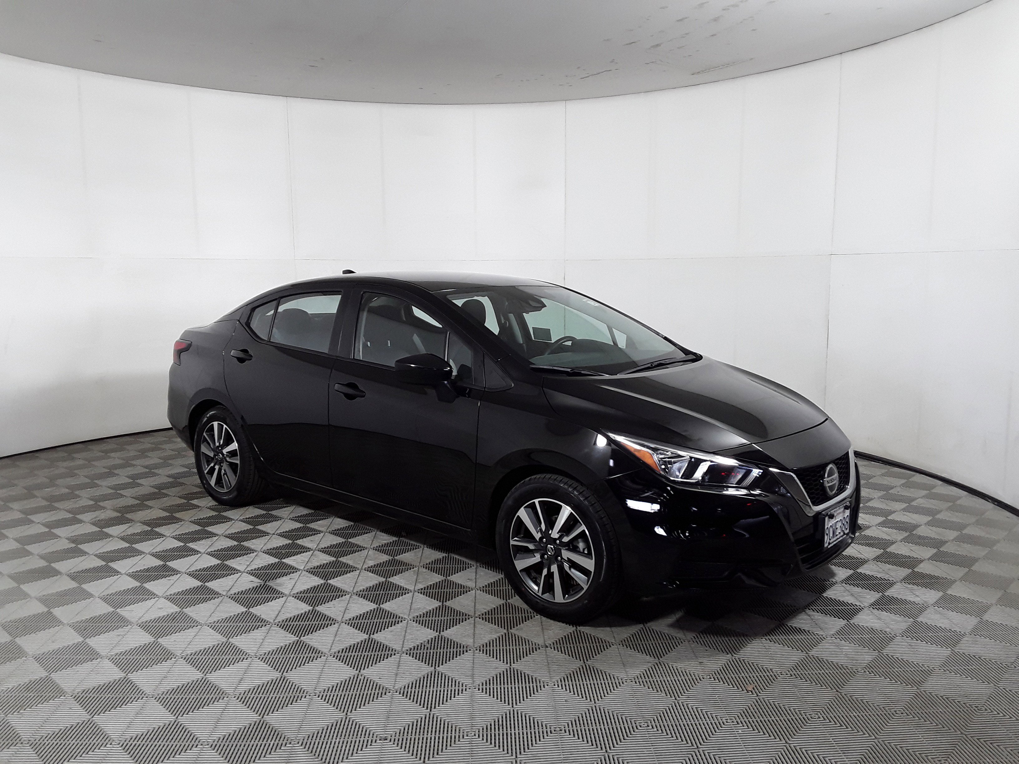 2022 Nissan Versa SV CVT