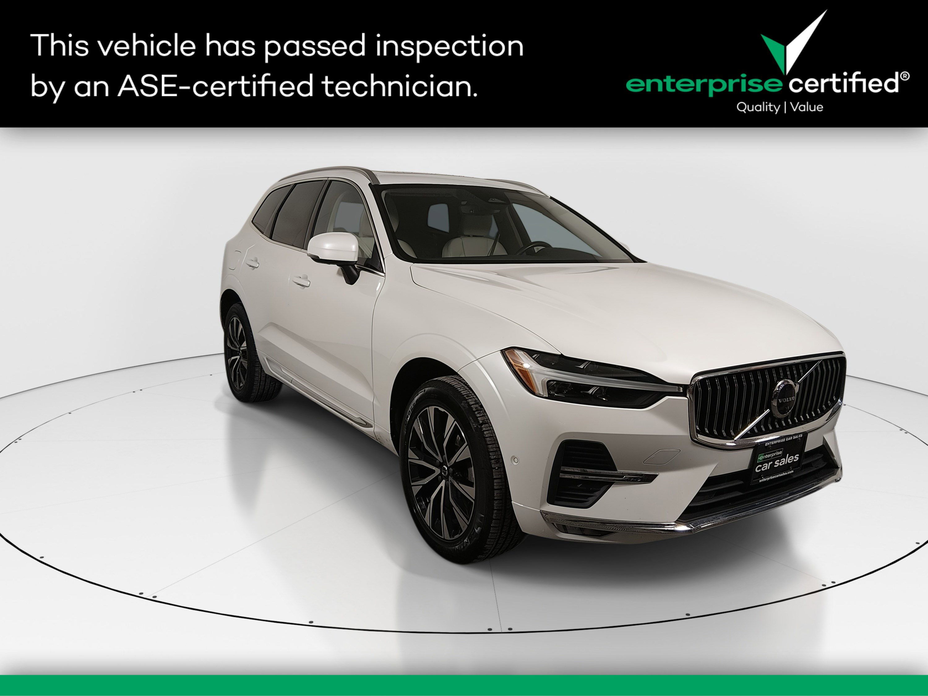 2023 Volvo XC60 Plus's photo