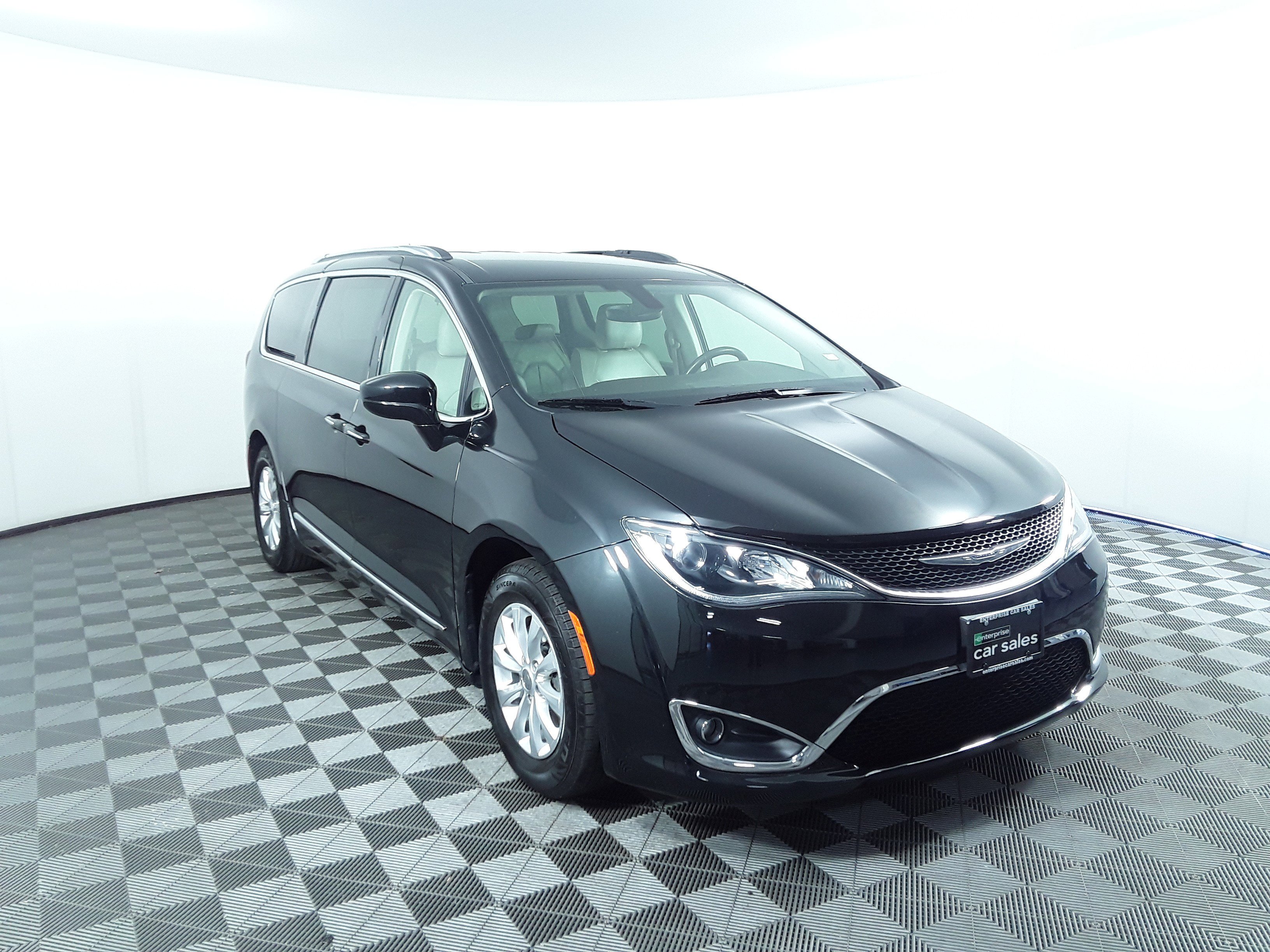 Used 2018 Chrysler Pacifica Touring L FWD