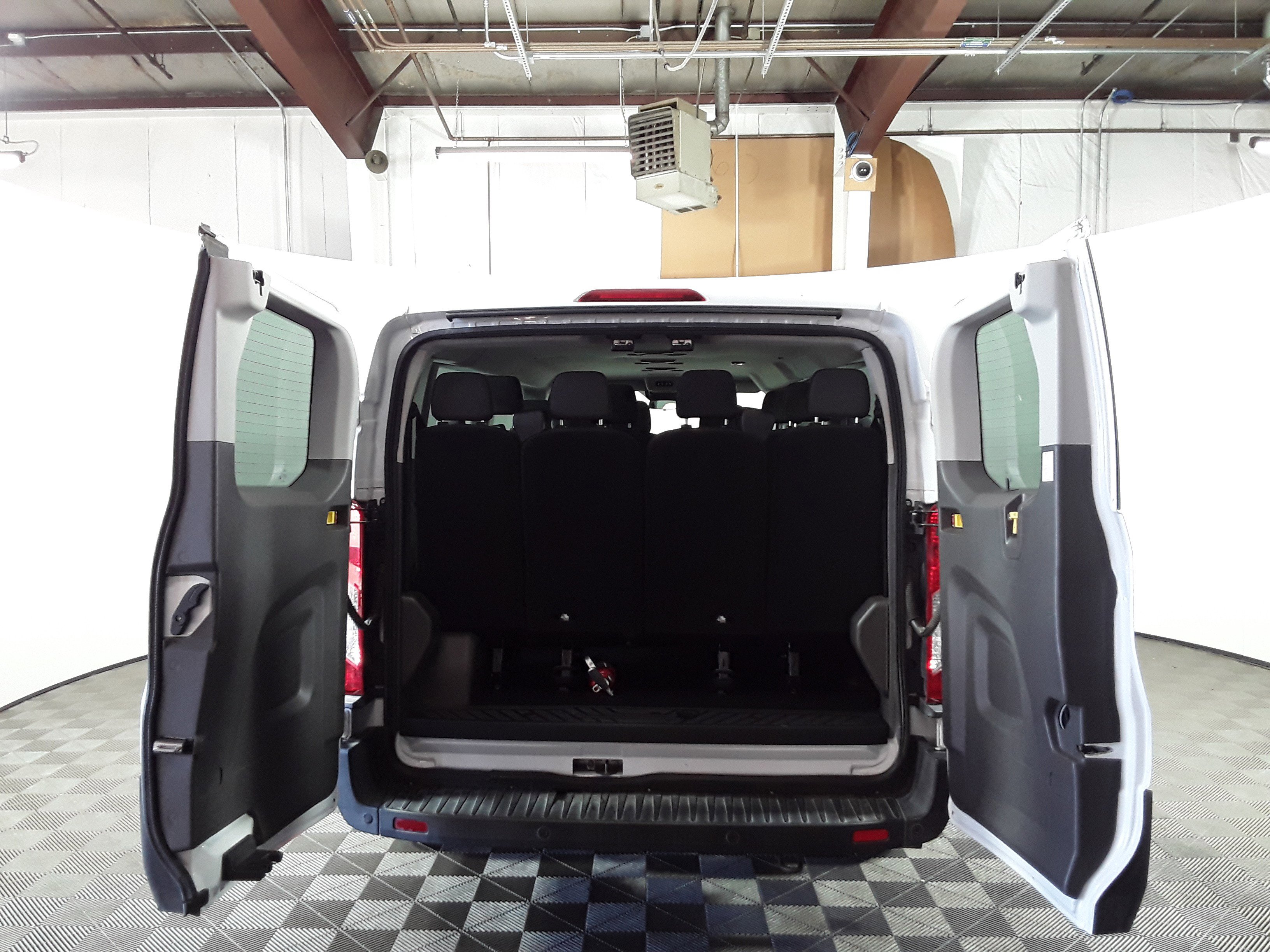 Image of Used 2023 Ford Transit Passenger Wagon XLT T-350 148" Low Roof RWD