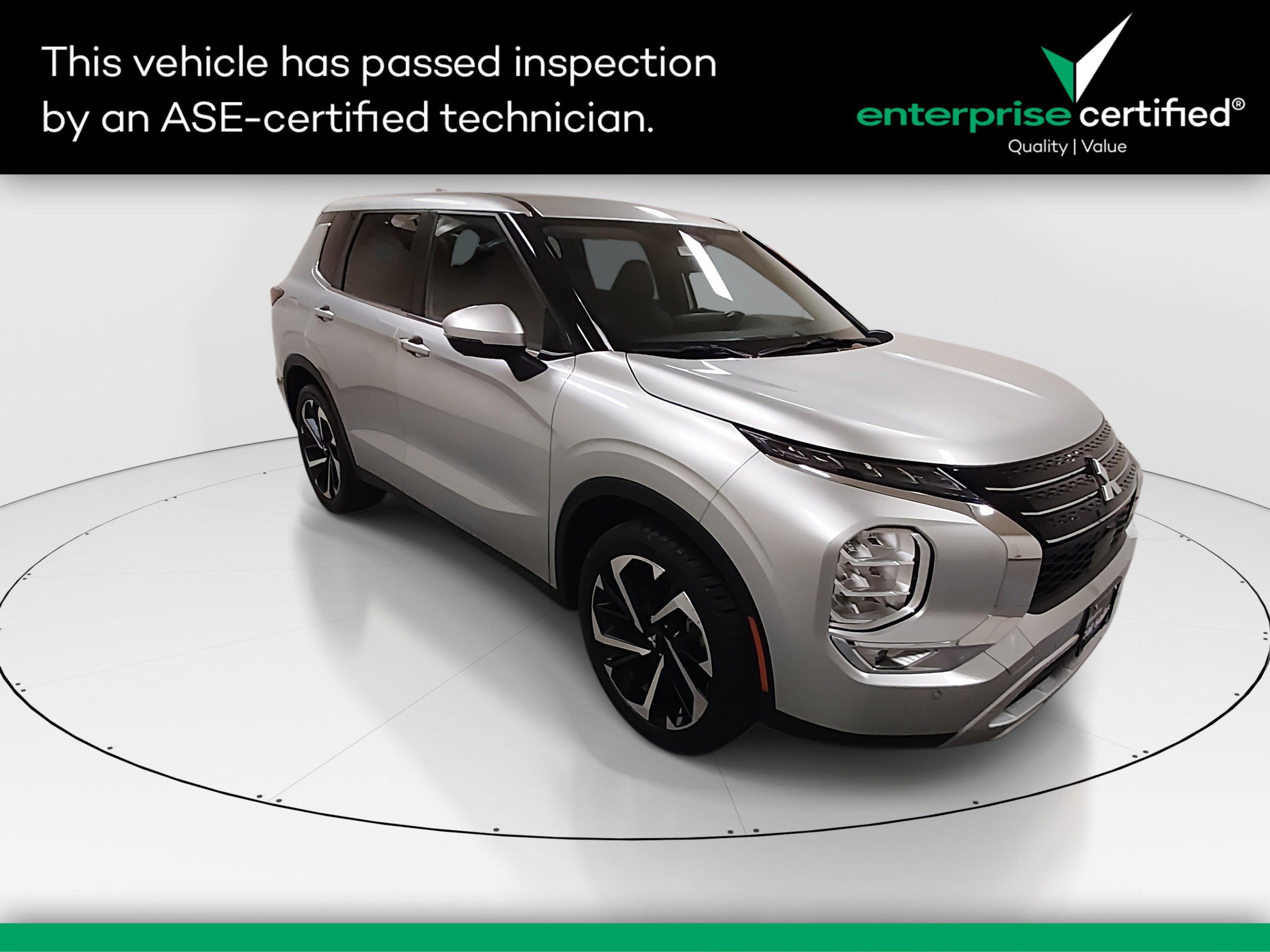 2024 Mitsubishi Outlander SE's photo