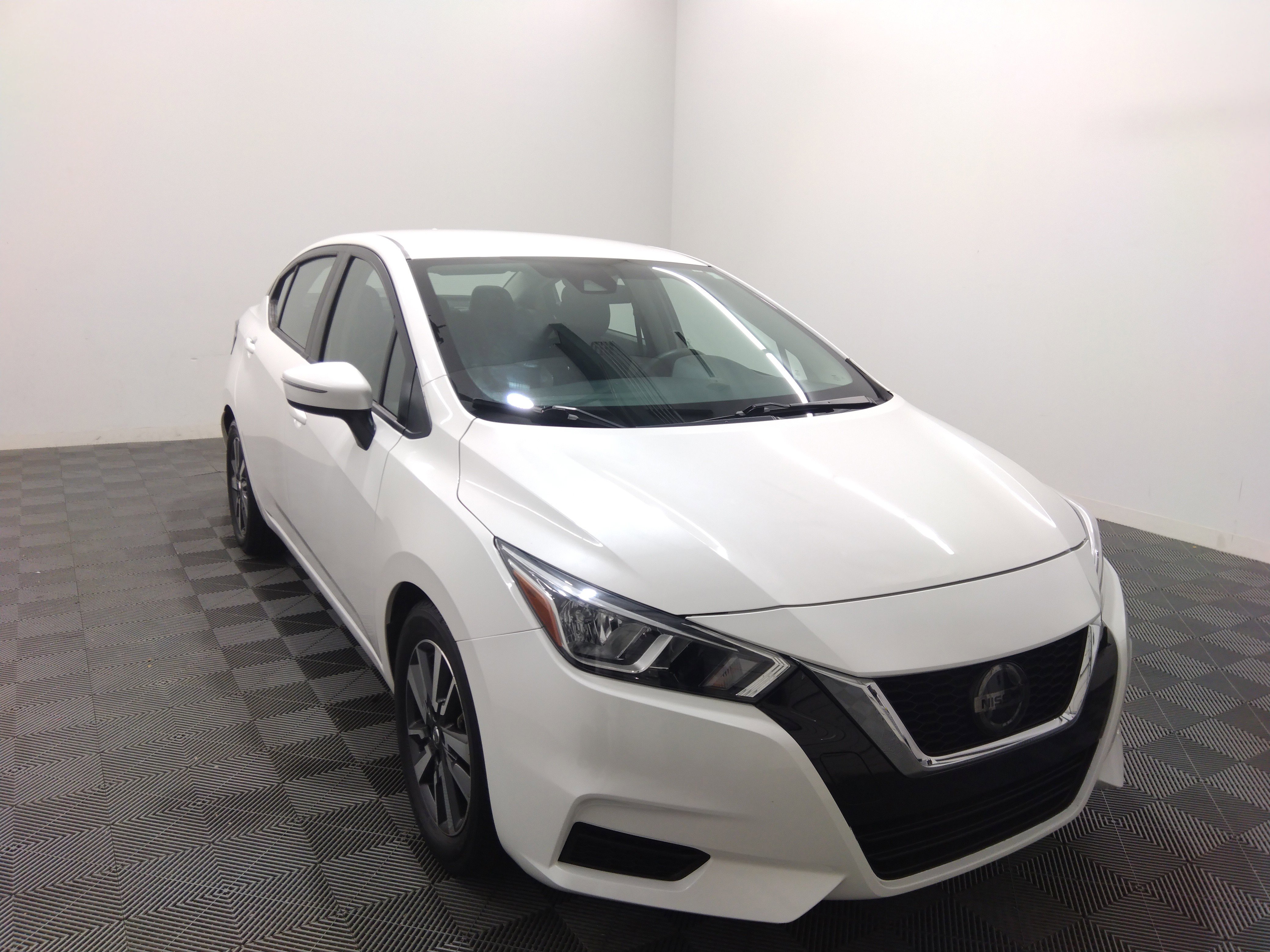 2020 Nissan Versa SV CVT