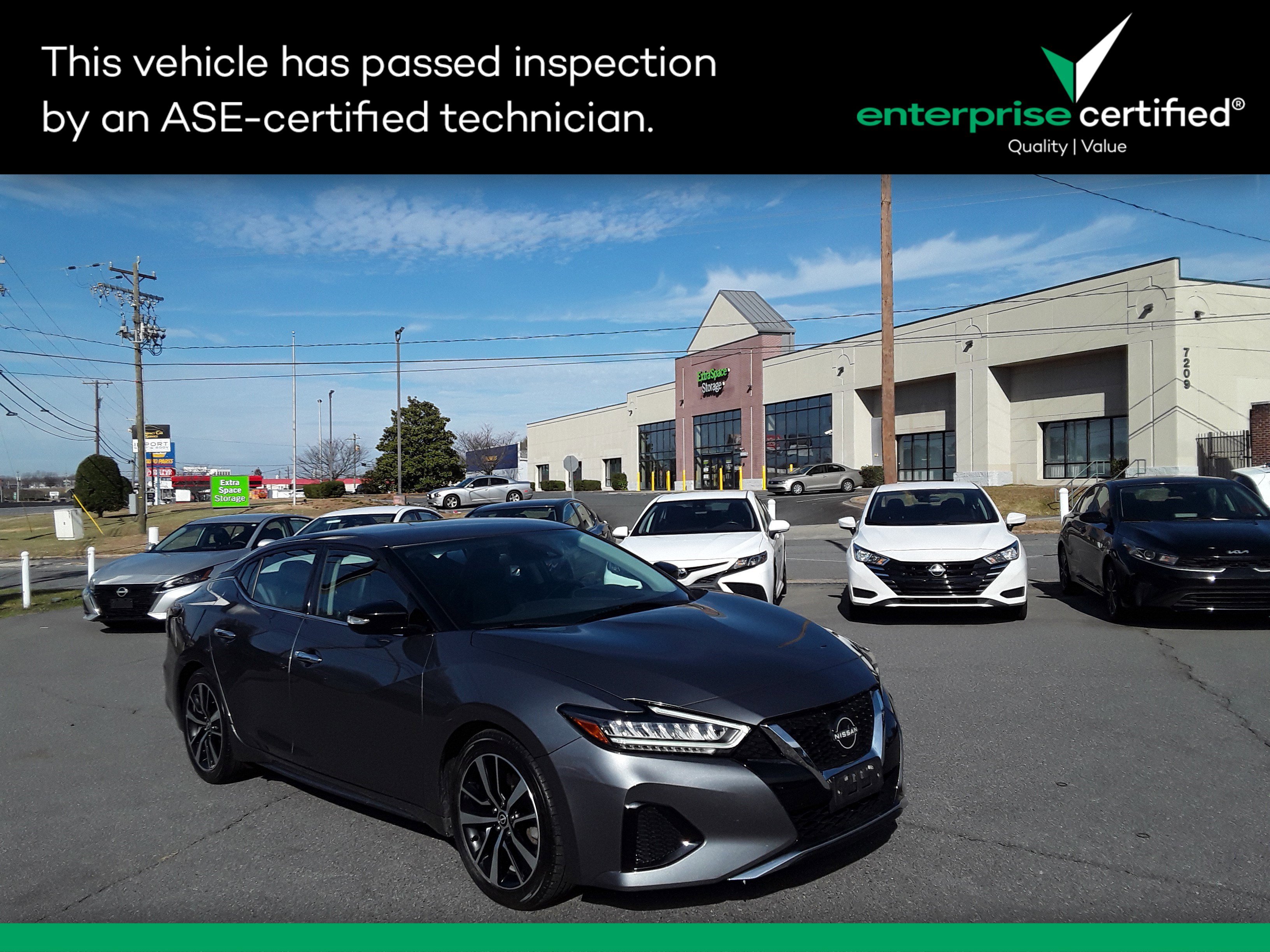 2023 Nissan Maxima SV's photo