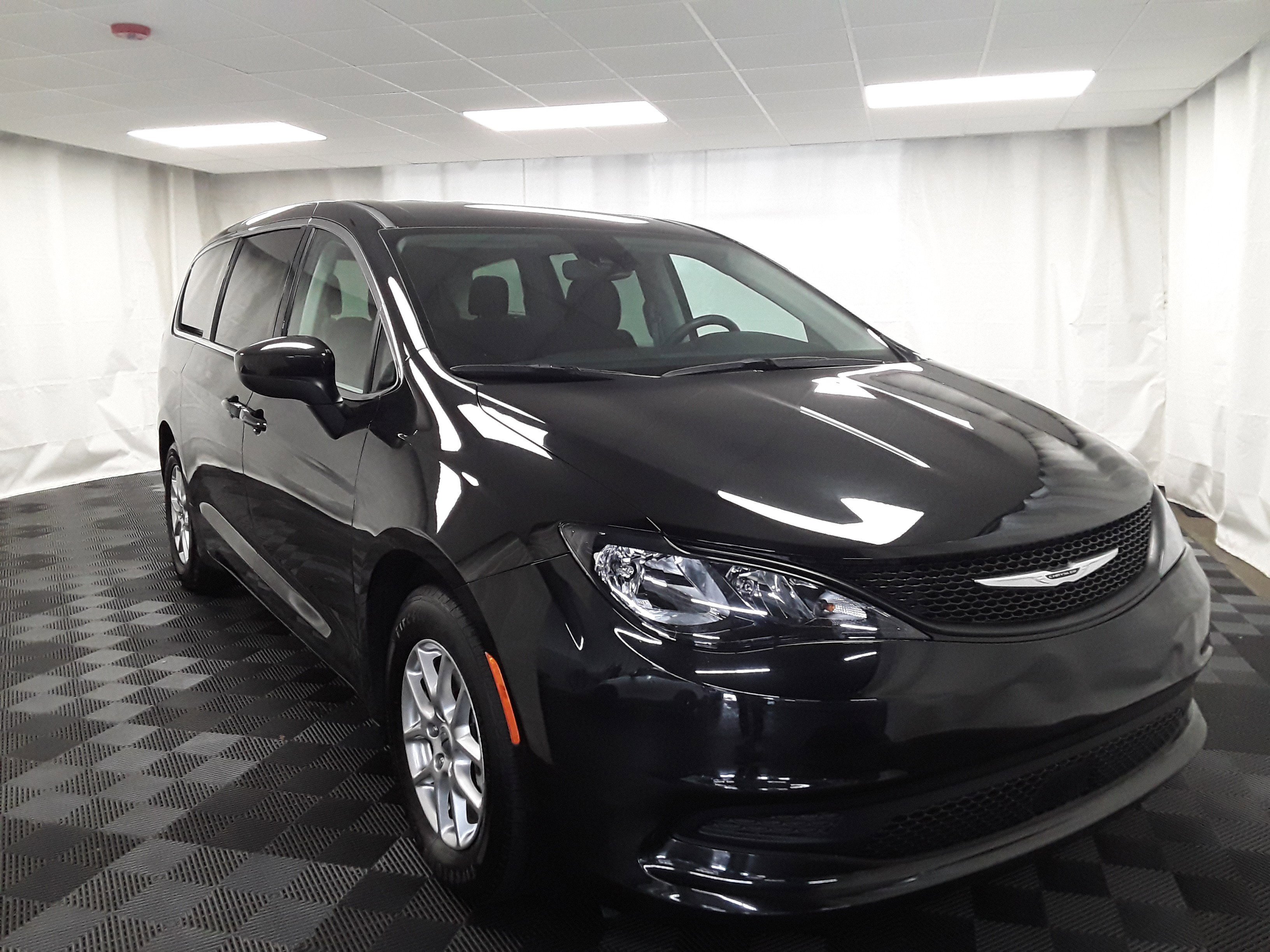 2023 Chrysler Voyager LX FWD