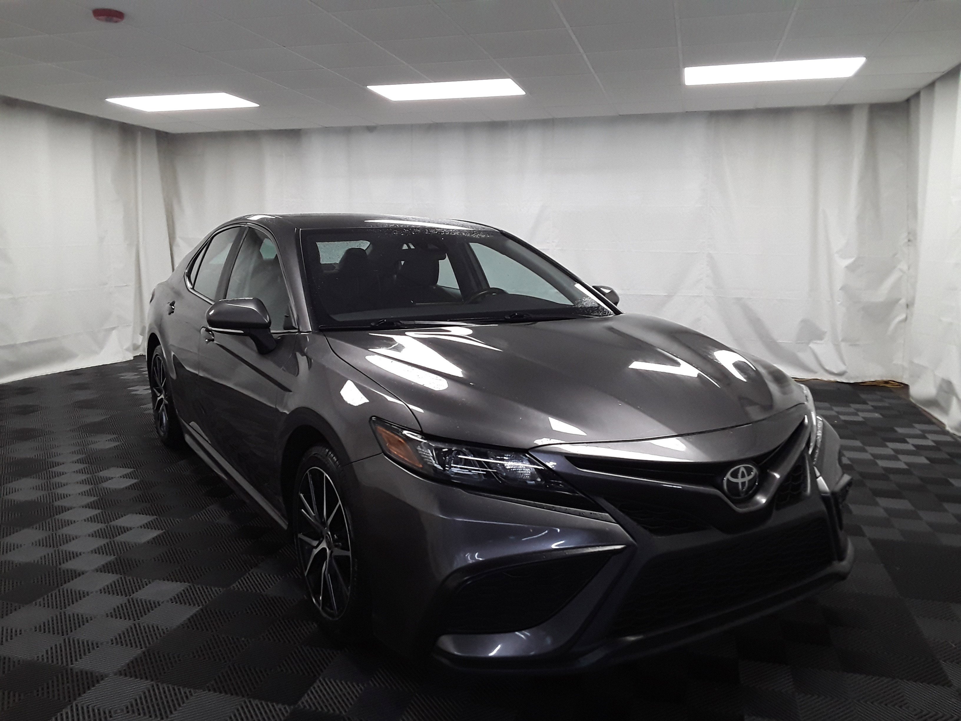 2023 Toyota Camry SE Auto