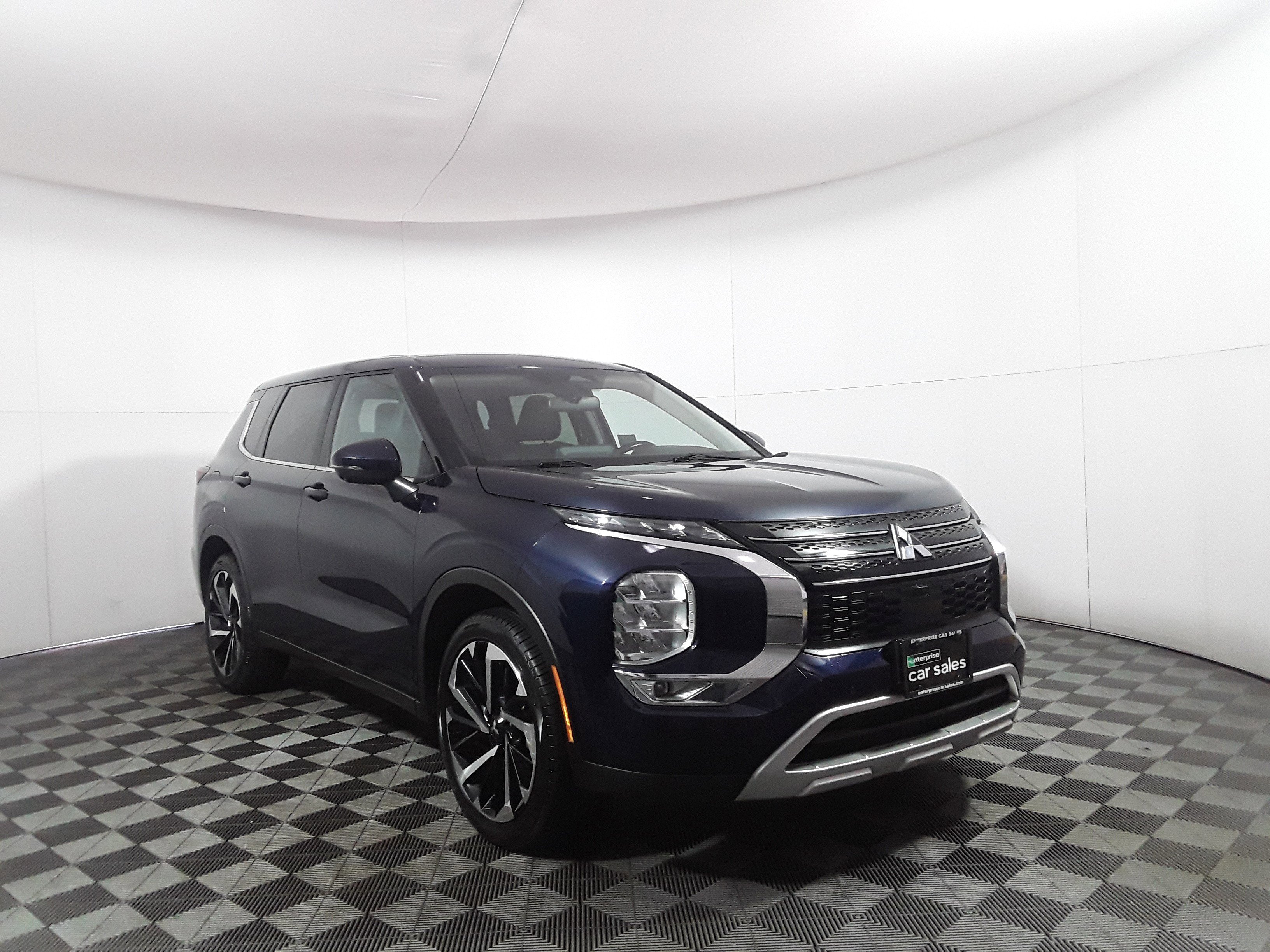 2024 Mitsubishi Outlander SE's photo