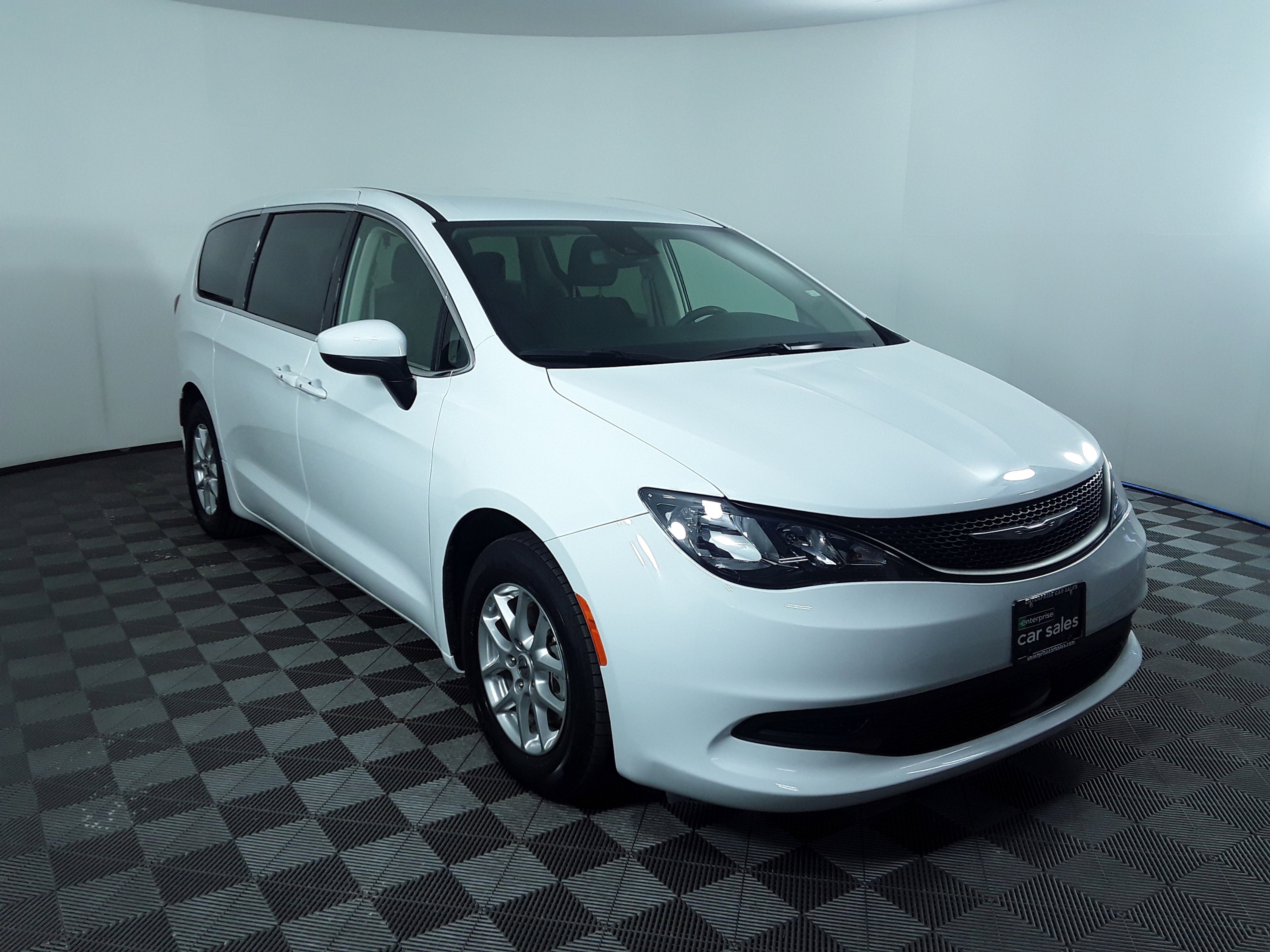 2023 Chrysler Voyager LX FWD