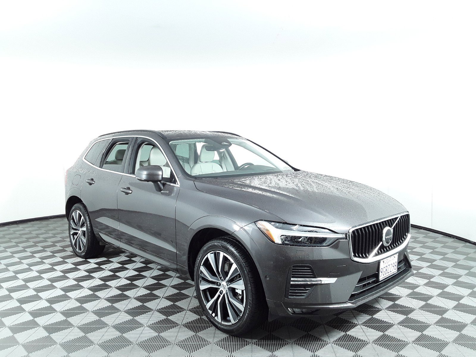 2022 Volvo XC60 B5 AWD Momentum