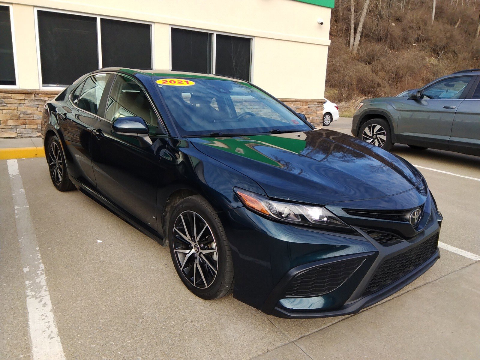 2021 Toyota Camry SE Auto