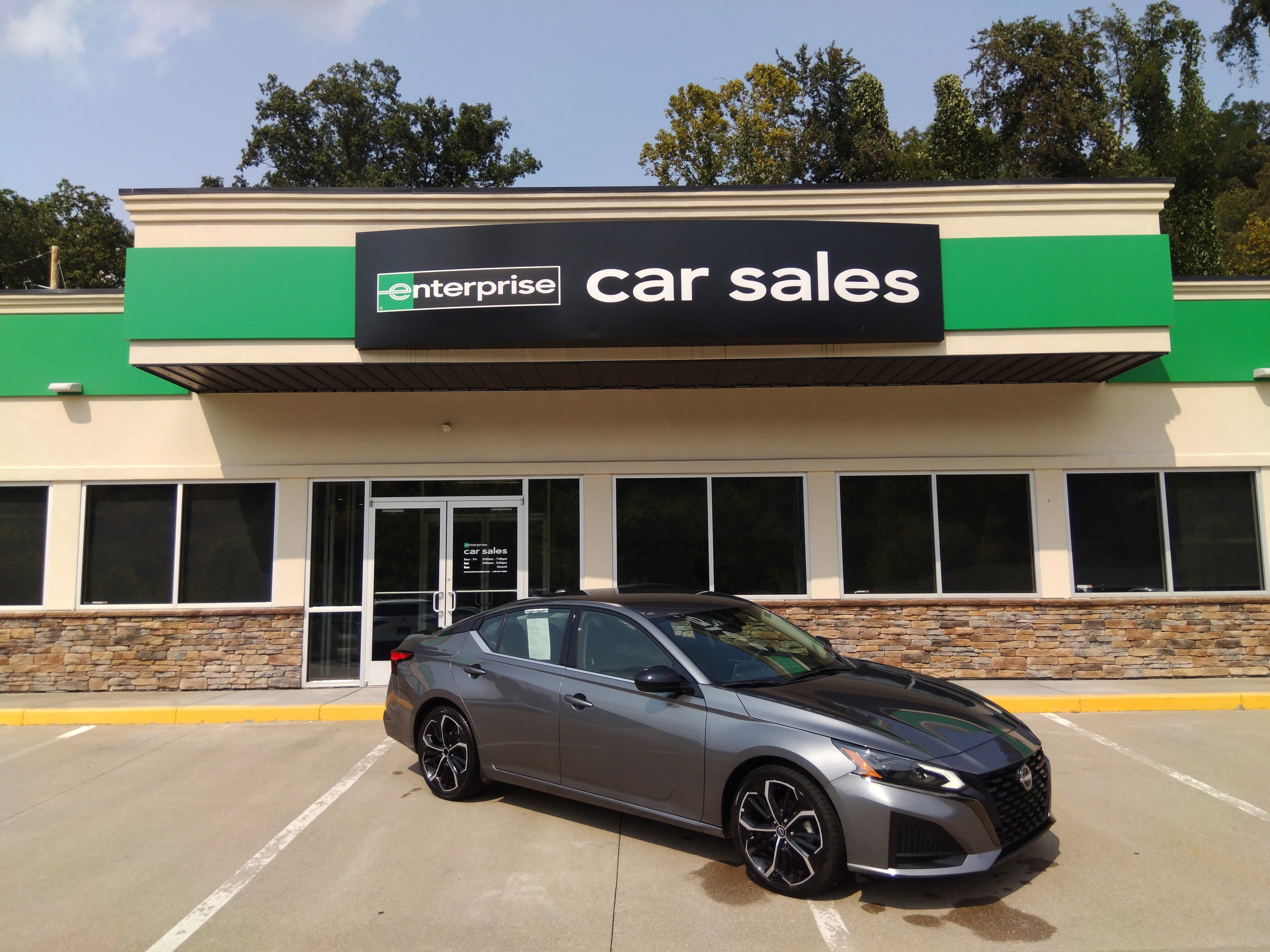 2023 Nissan Altima SR's photo