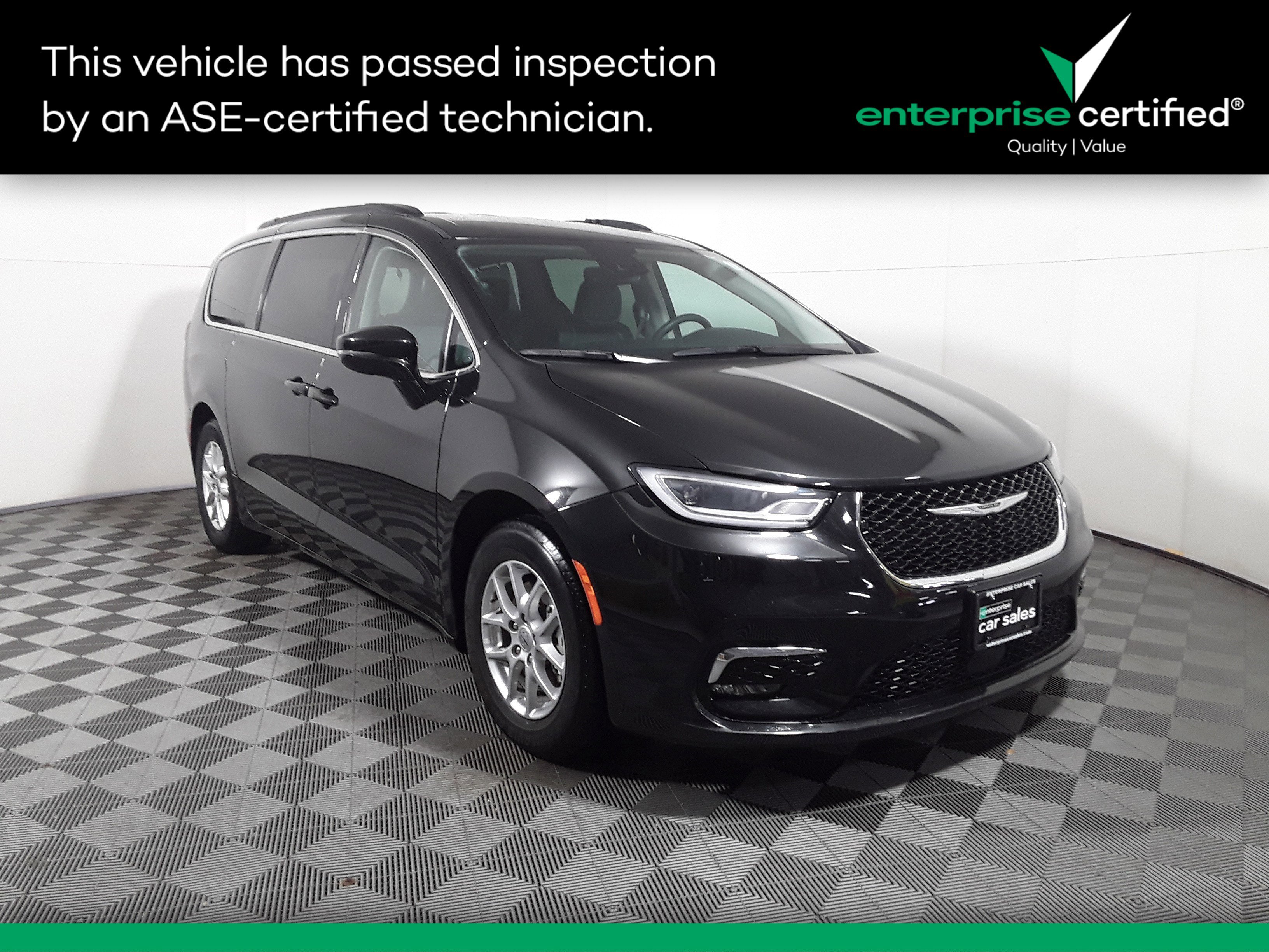 2022 Chrysler Pacifica Touring L's photo