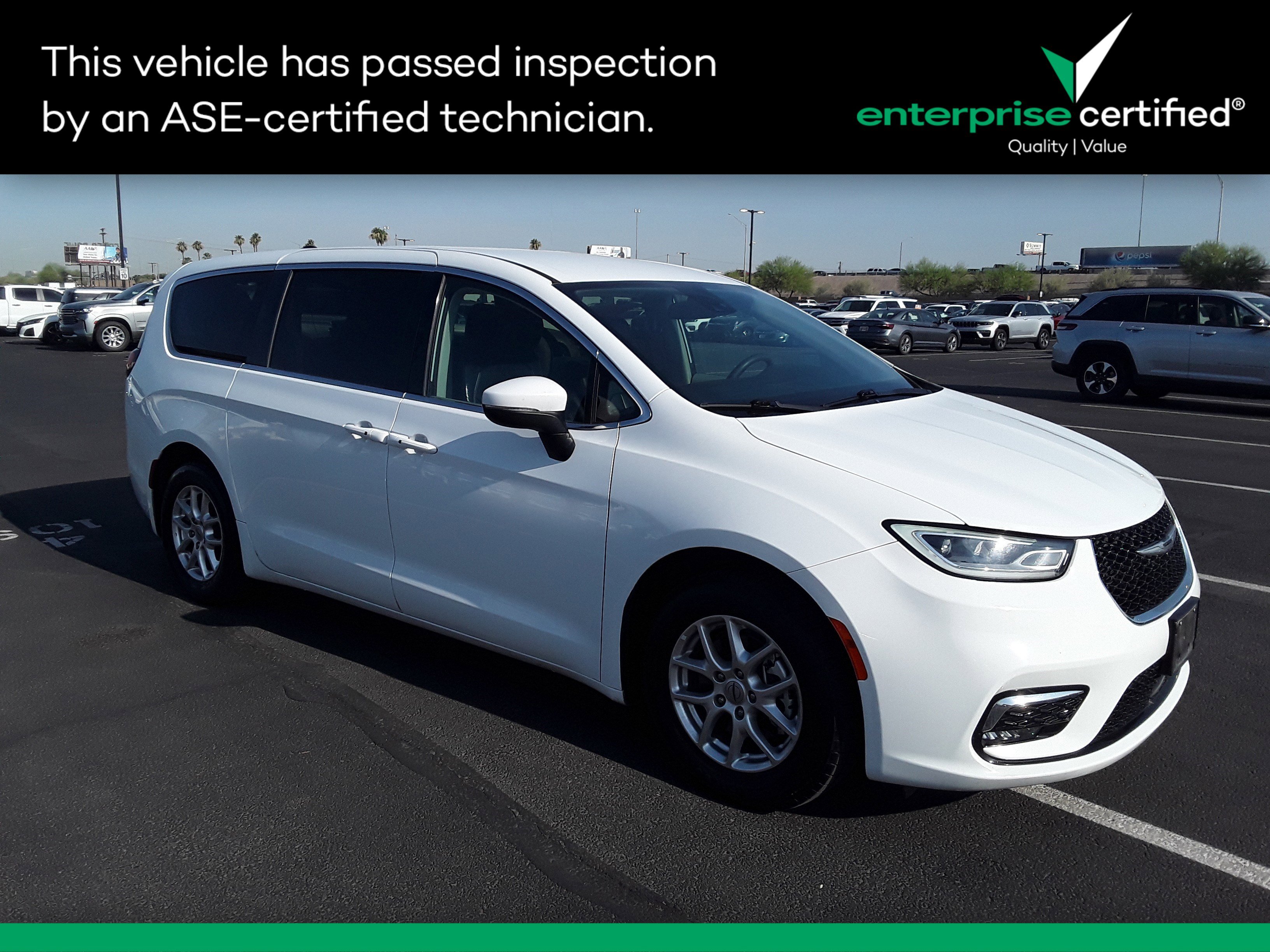 2023 Chrysler Pacifica Touring L's photo