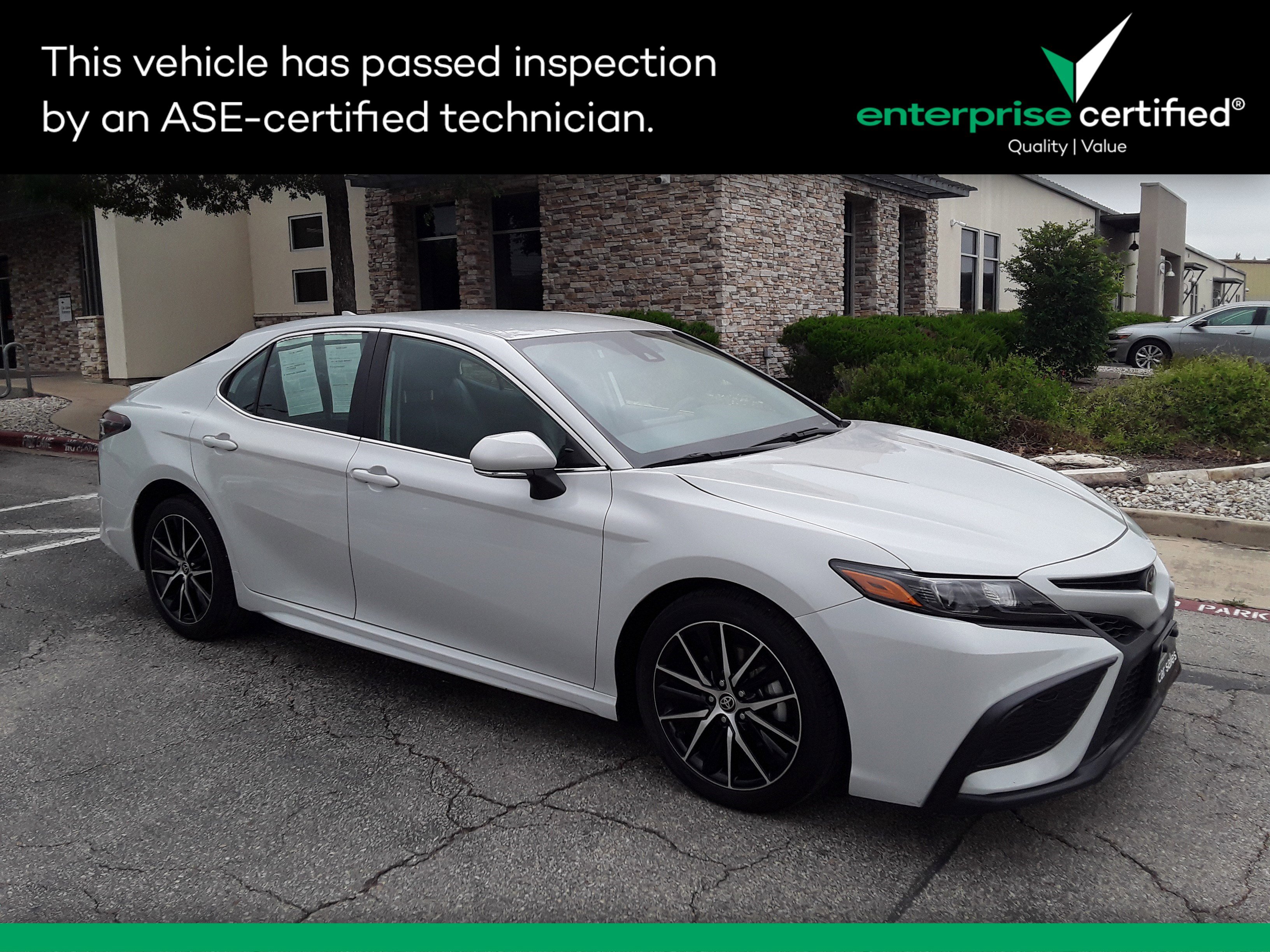 2022 Toyota Camry SE Auto